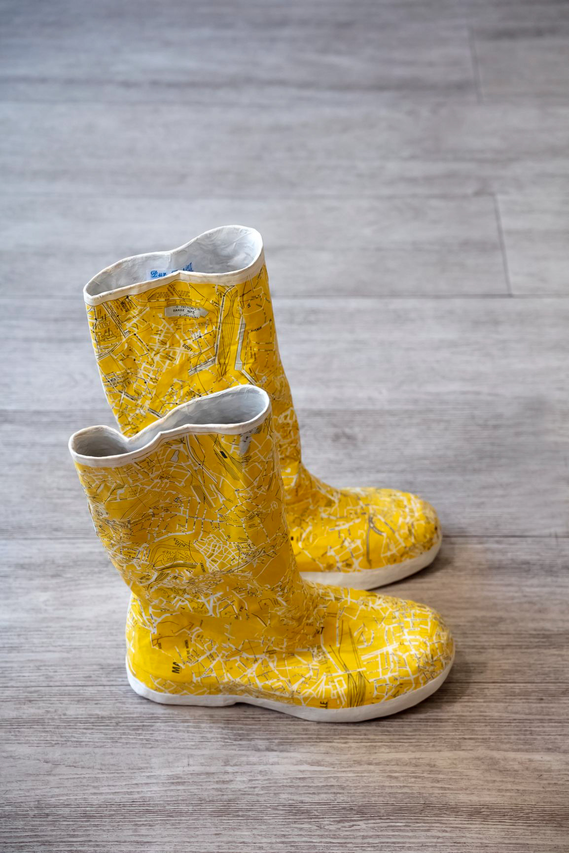 Sculptures bottes en papier mâché - 380€