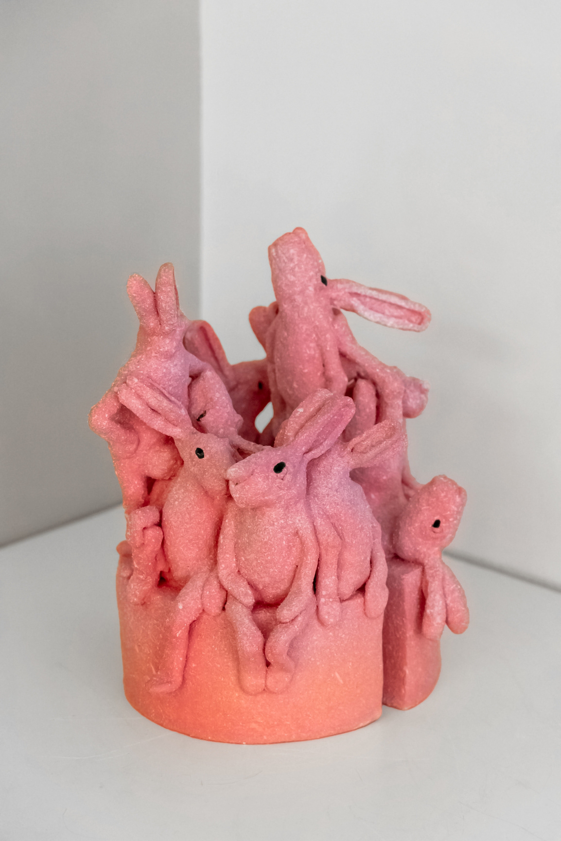 1/2 cercle lapin en grès - 450€
