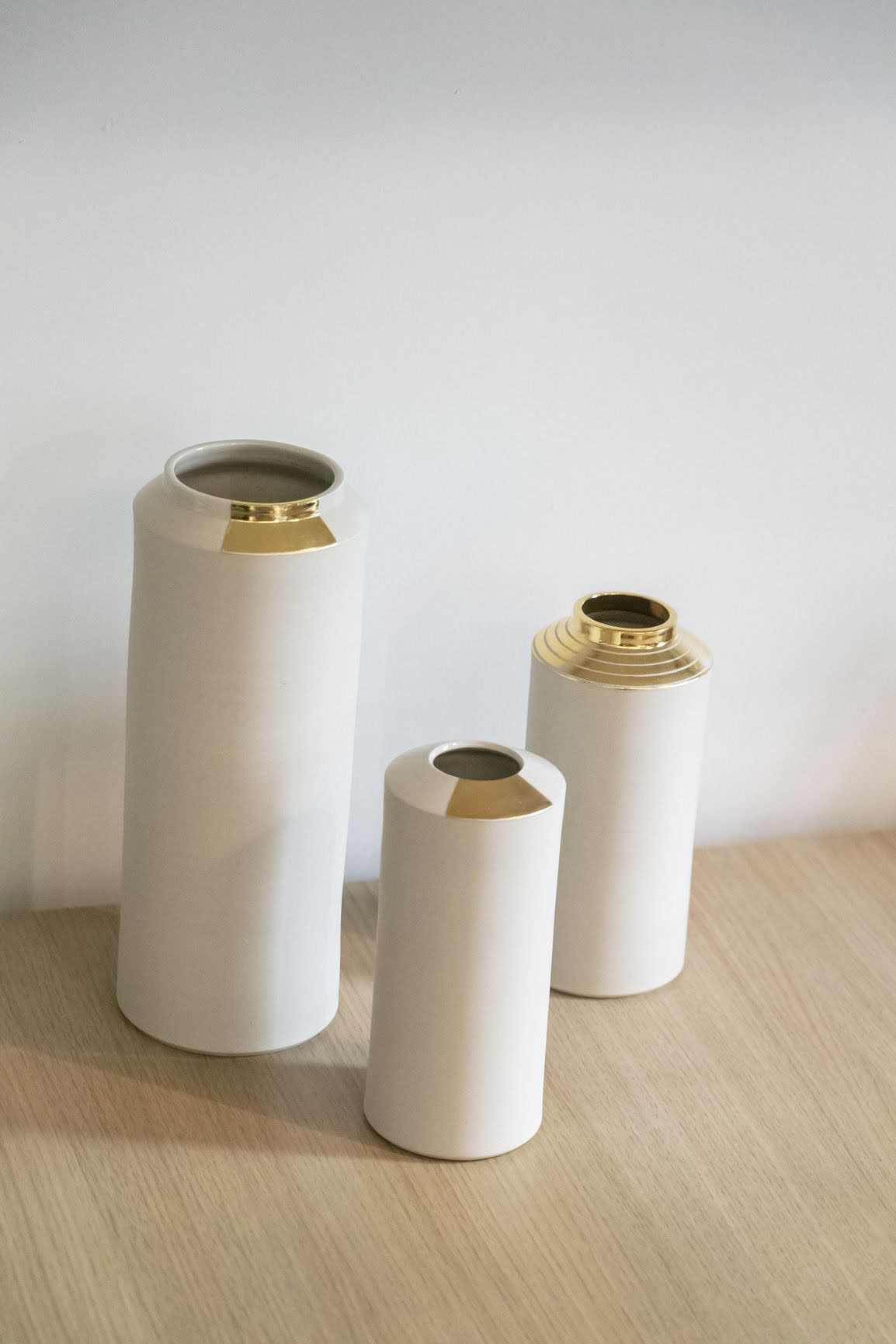 Vase en porcelaine et or 70€ 75€ et 140€