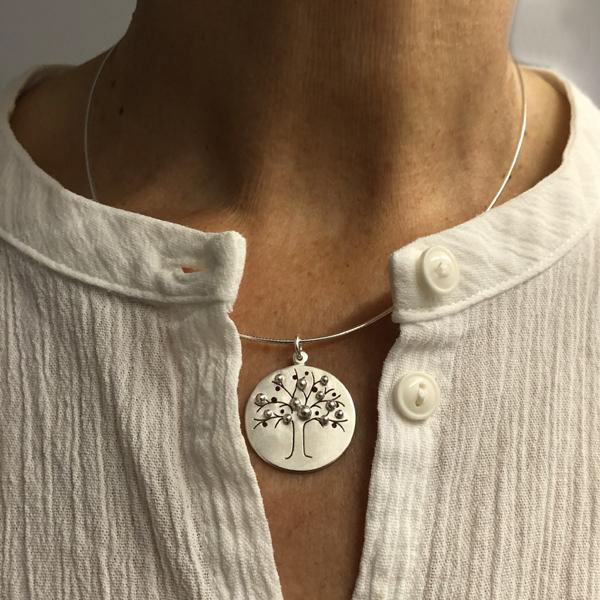 Collier "Arbre" granulé en argent - 78€
