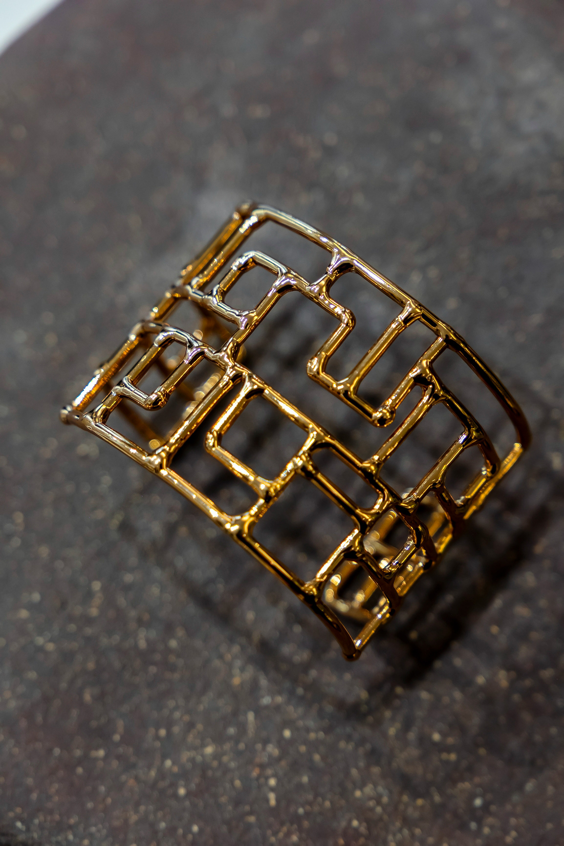 Manchette Labyrinthe en laiton doré - 52€