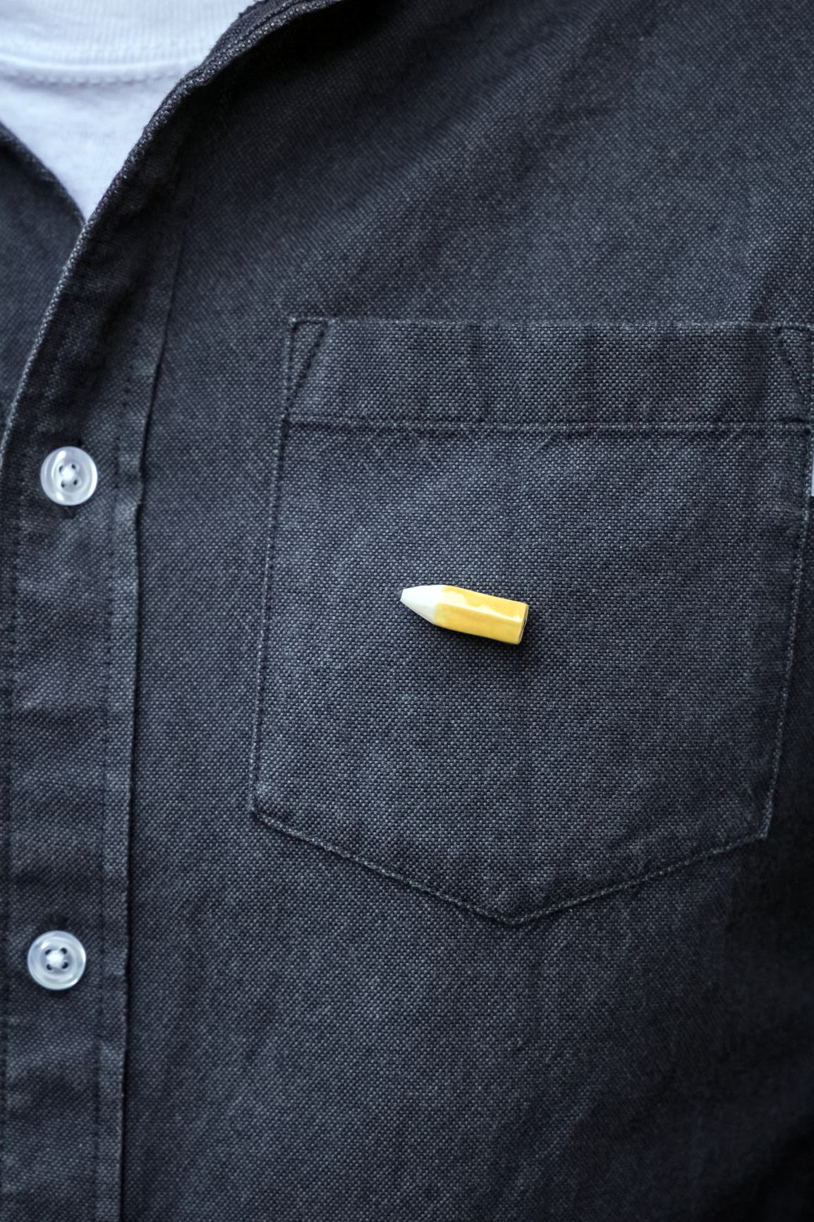 Pin's Crayon en porcelaine - 23€
