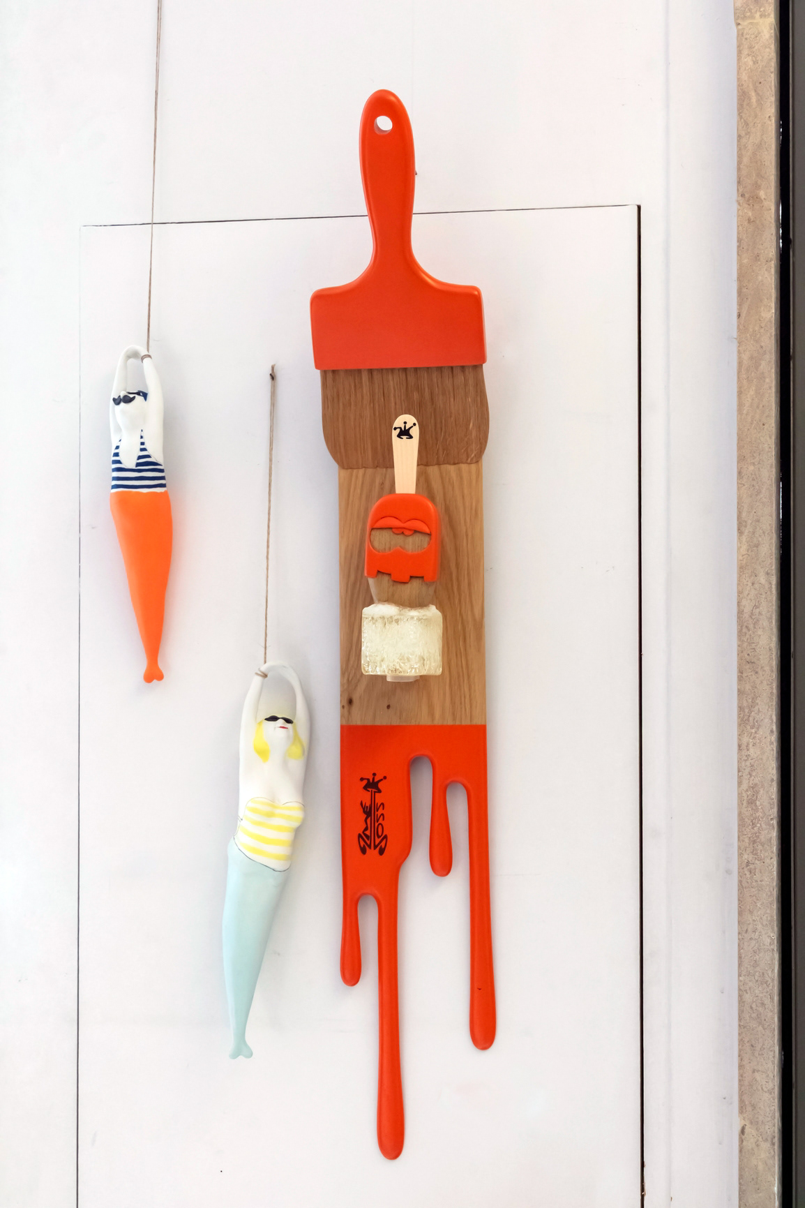 Suspension Sirène en porcelaine 95€ - "COOLure Pop'ice" en bois et résine 450€