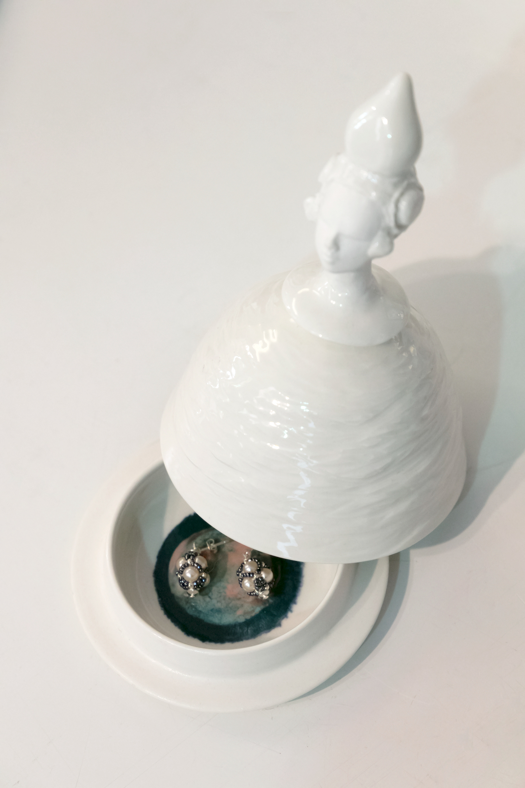 Cloche marquise en porcelaine - 185€