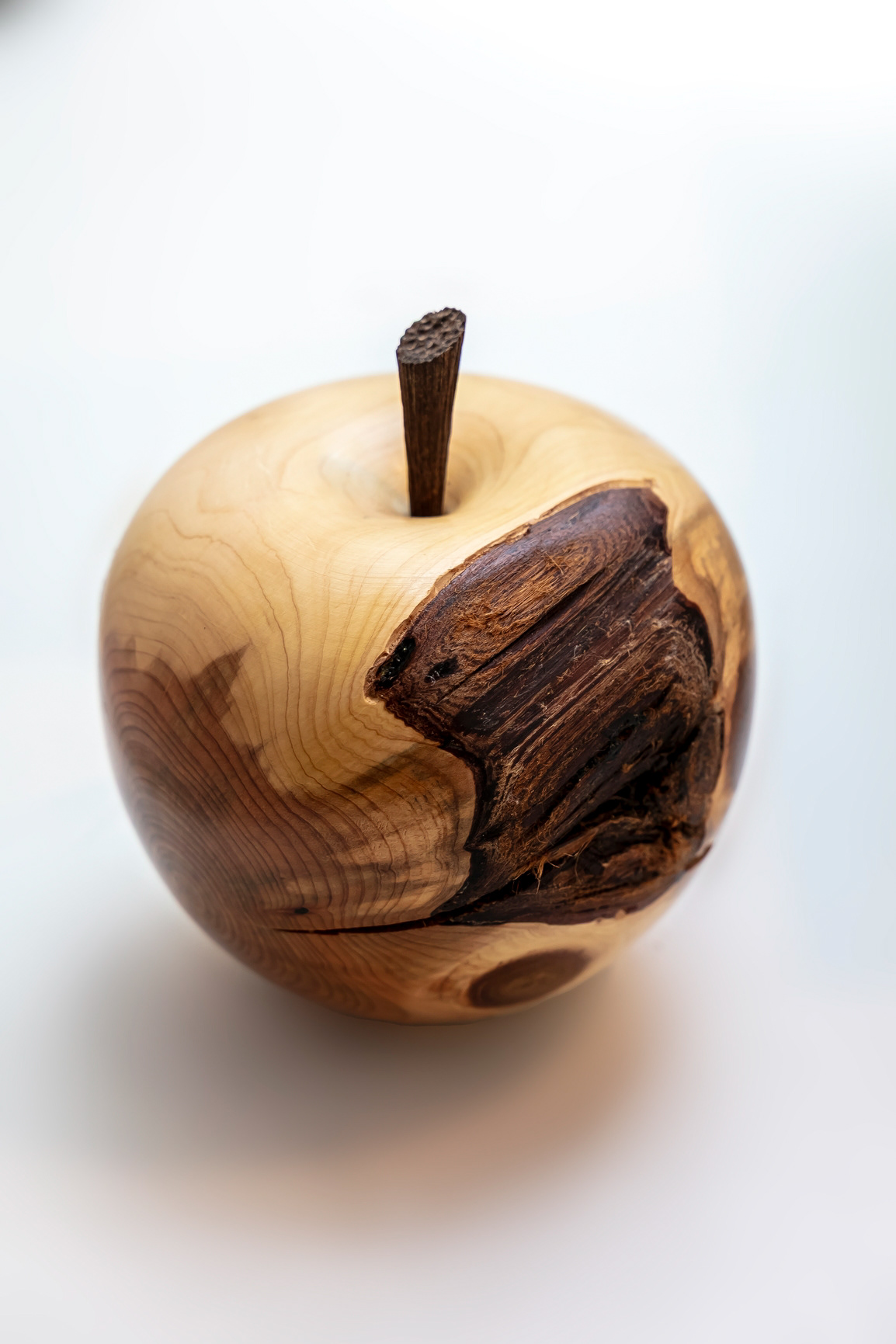 Pomme GM en bois naturel - 110€