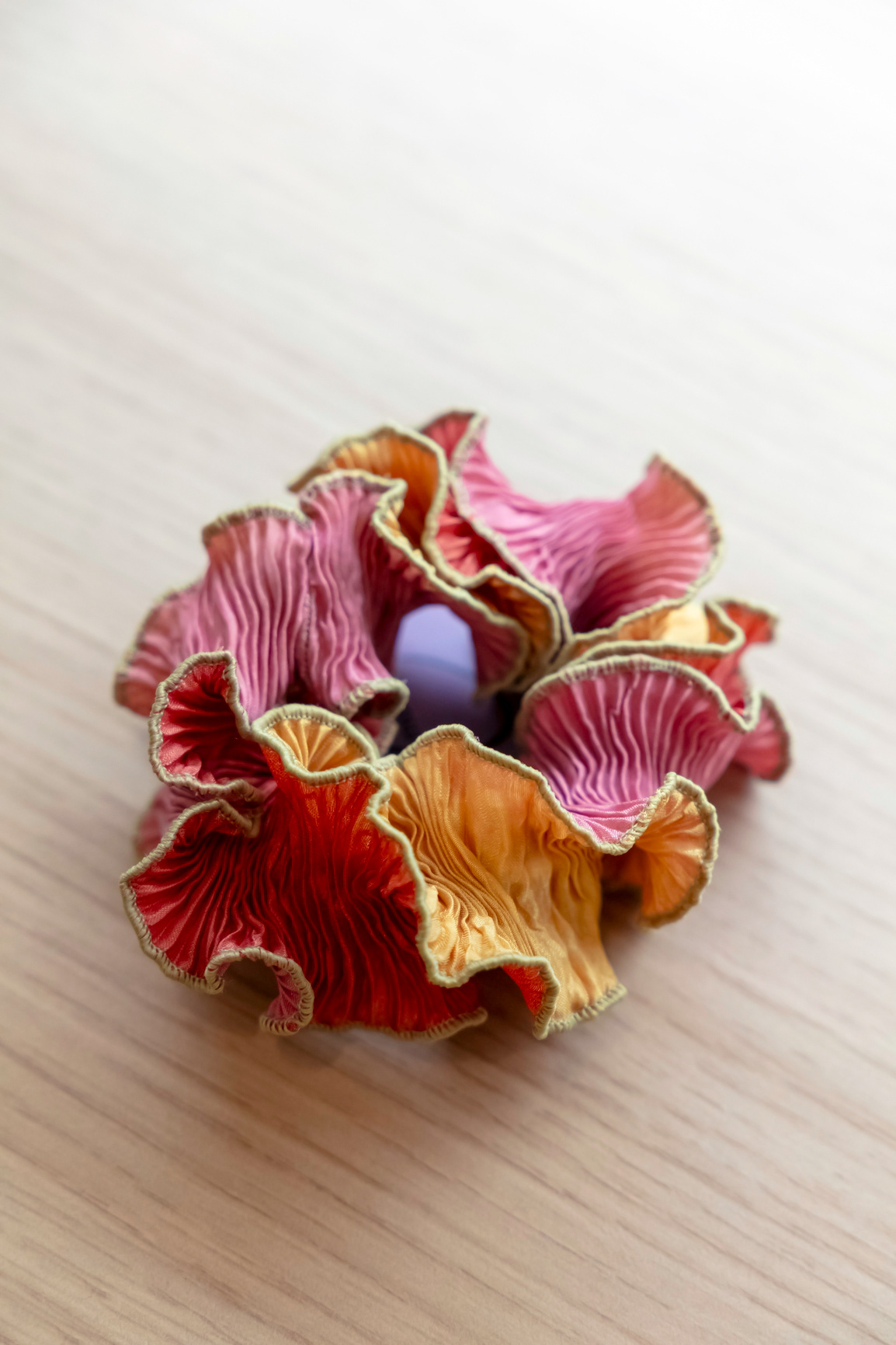 Chouchou / Bracelet "Farandole" en tissu plissé - 25€