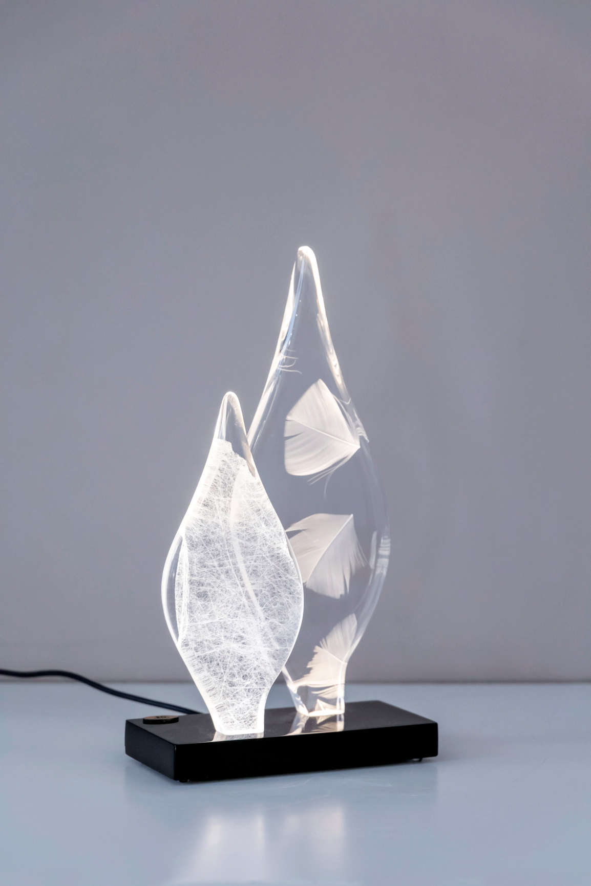 Lampe "Caresse" en Dacryl - 912€