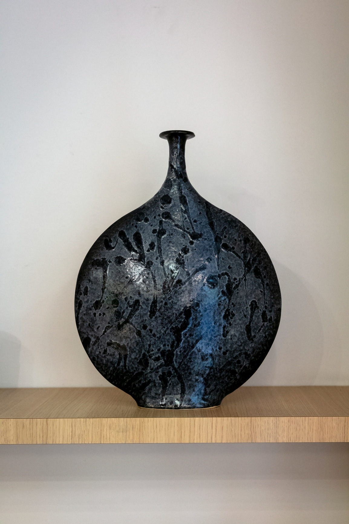 Vase rond et plat en céramique - 350€