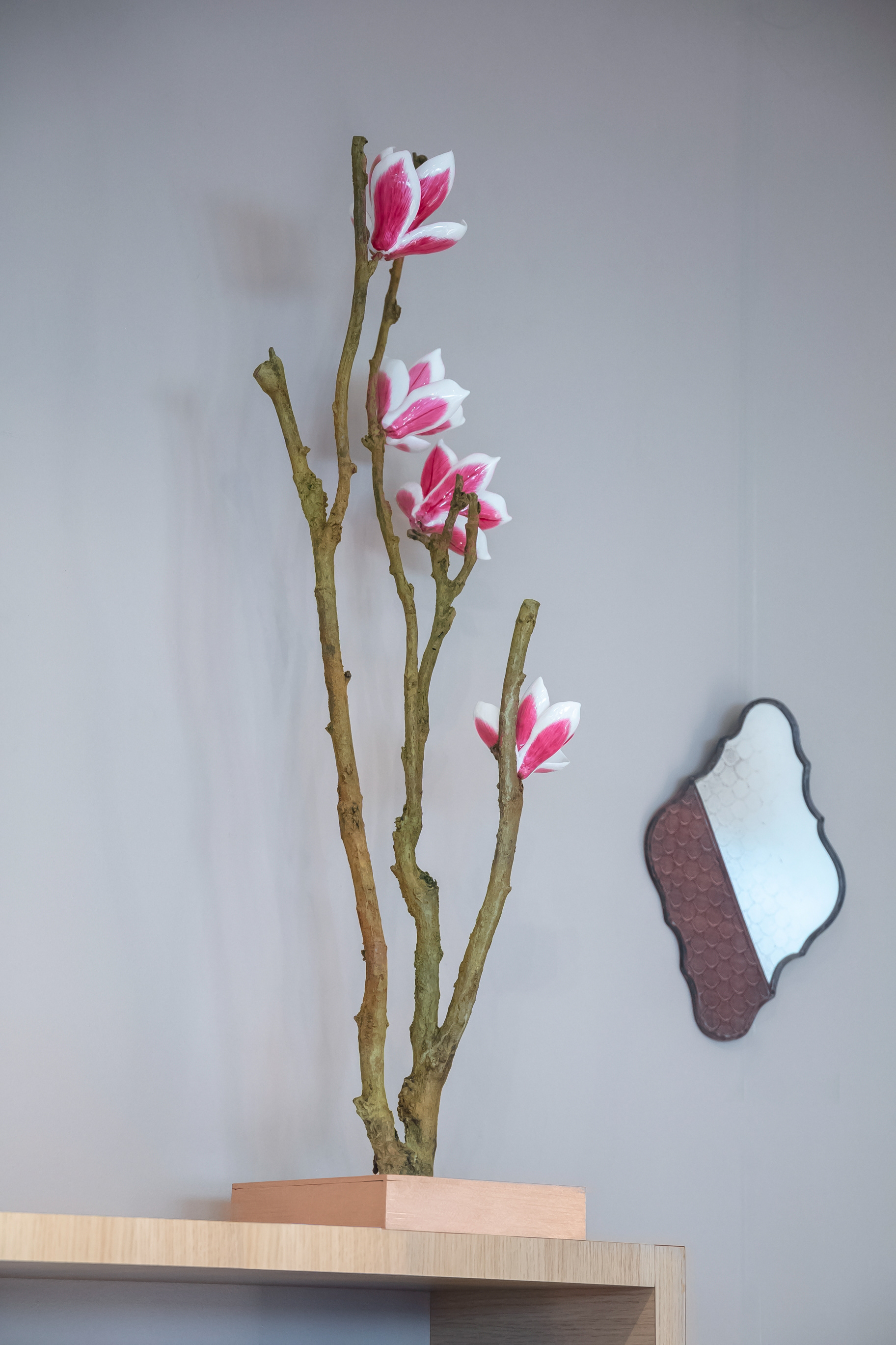 Branche de magnolia MM en porcelaine et bronze - 2800 €