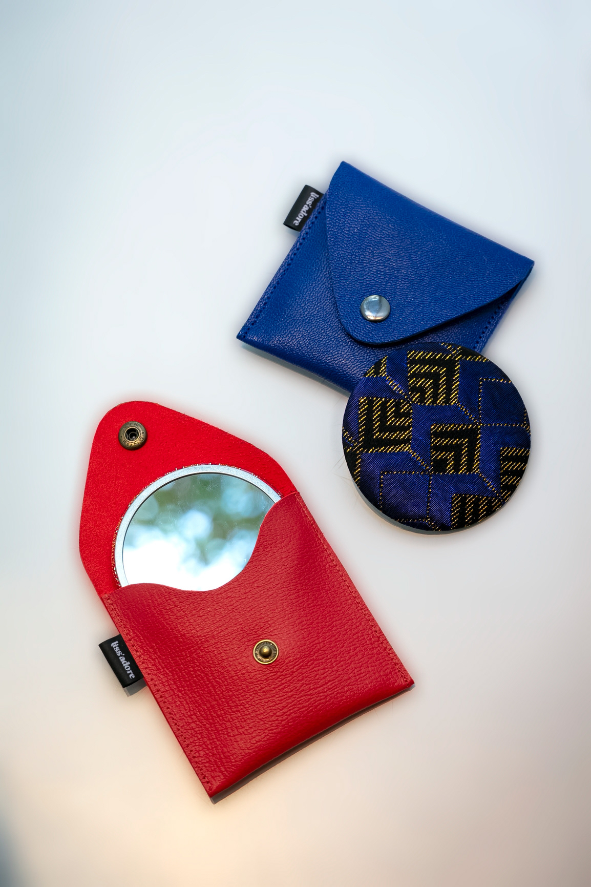 Miroir de poche et son étui - 38€