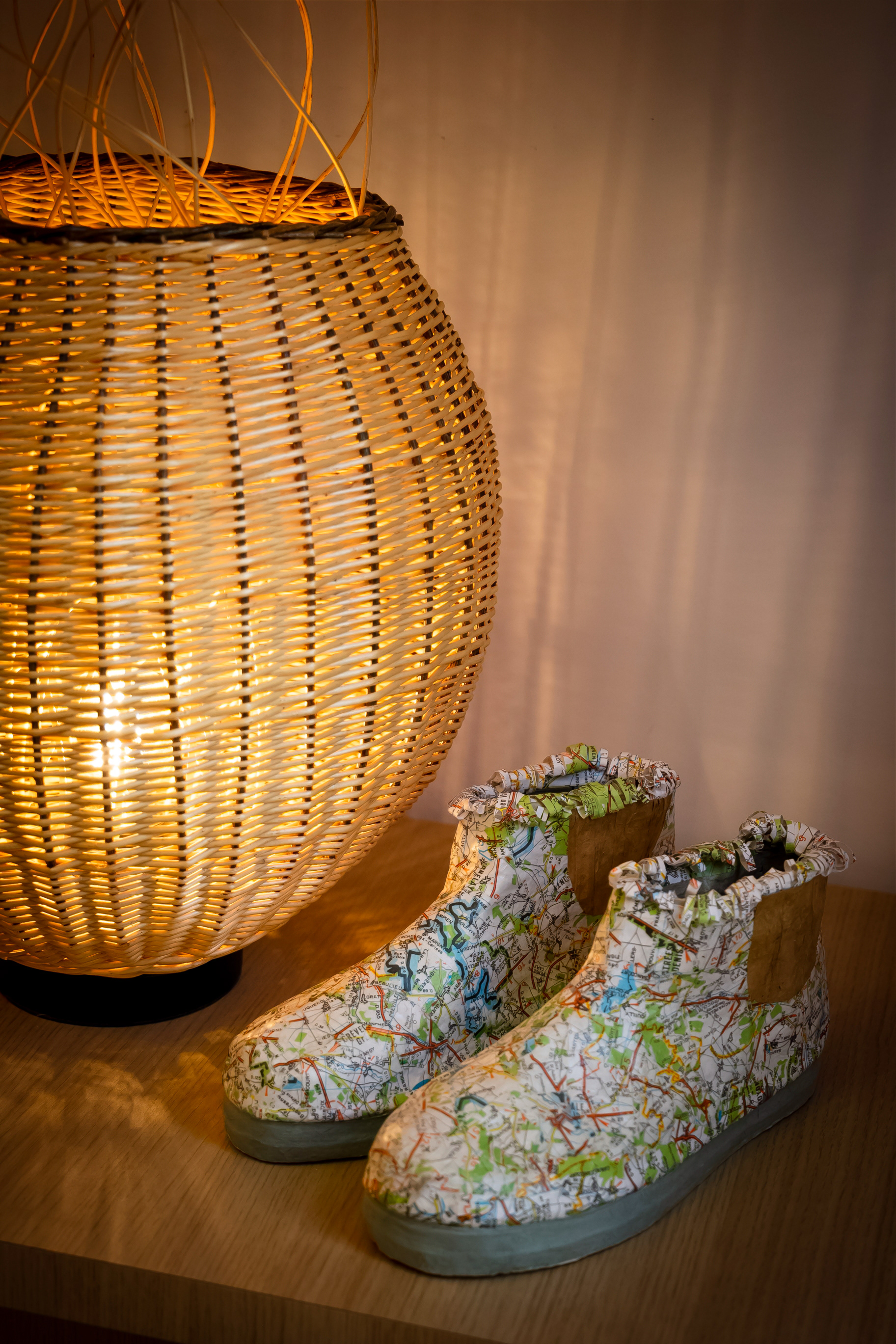 Lampe "Tout feu tout flamme" en osier - 495 €