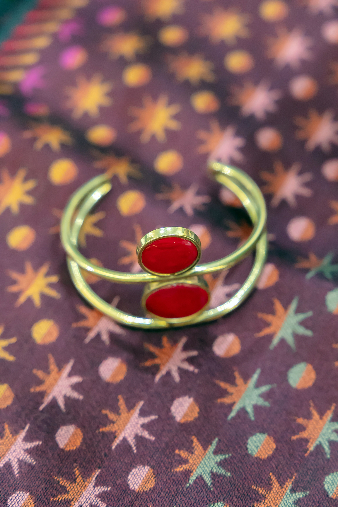 Bracelet "3ème oeil" en bronze et émail 95€ - Écharpe en soie & laine ou soie & coton à partir de 50€