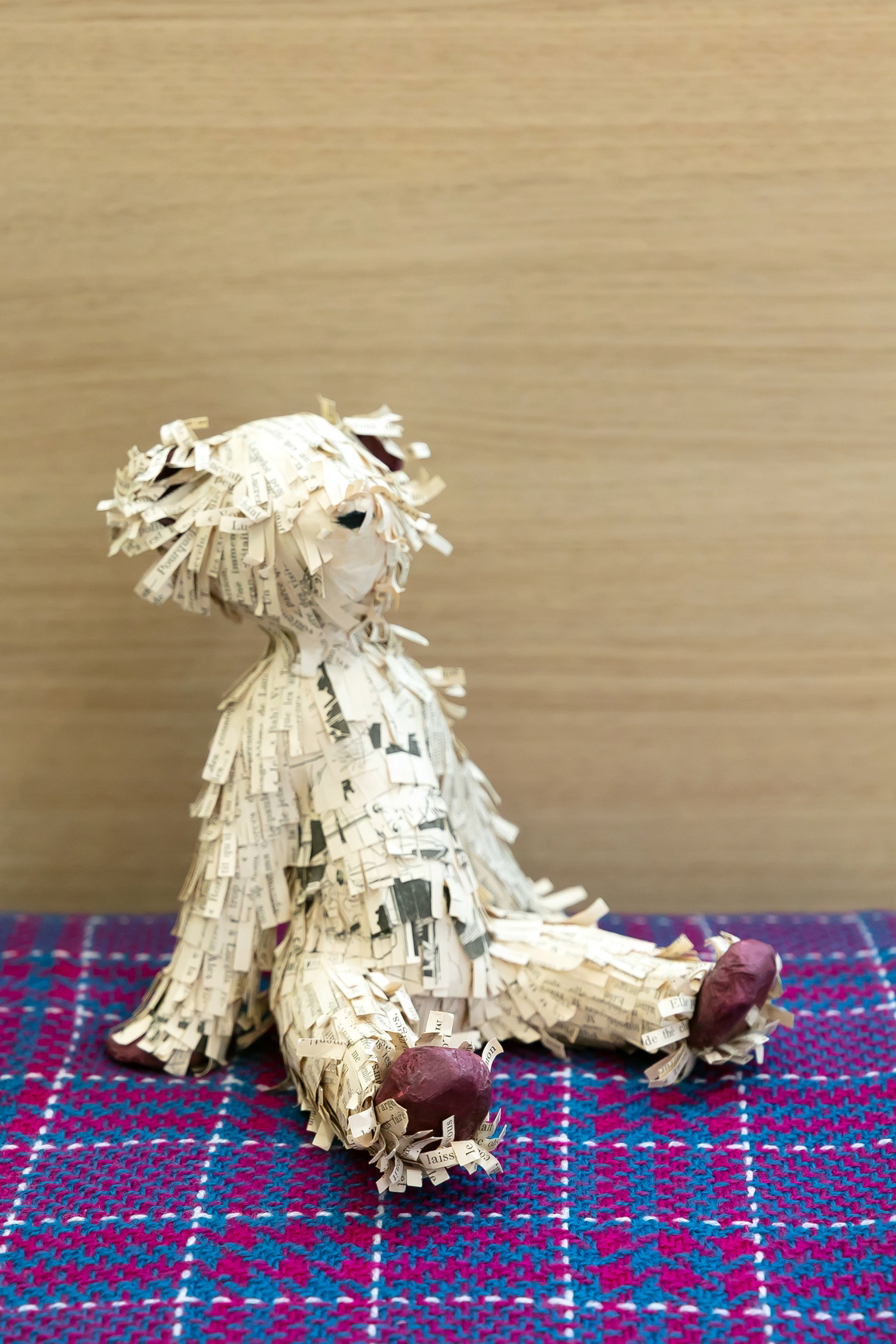 Sculpture "Ourson poilu & assis" en papier - 250€