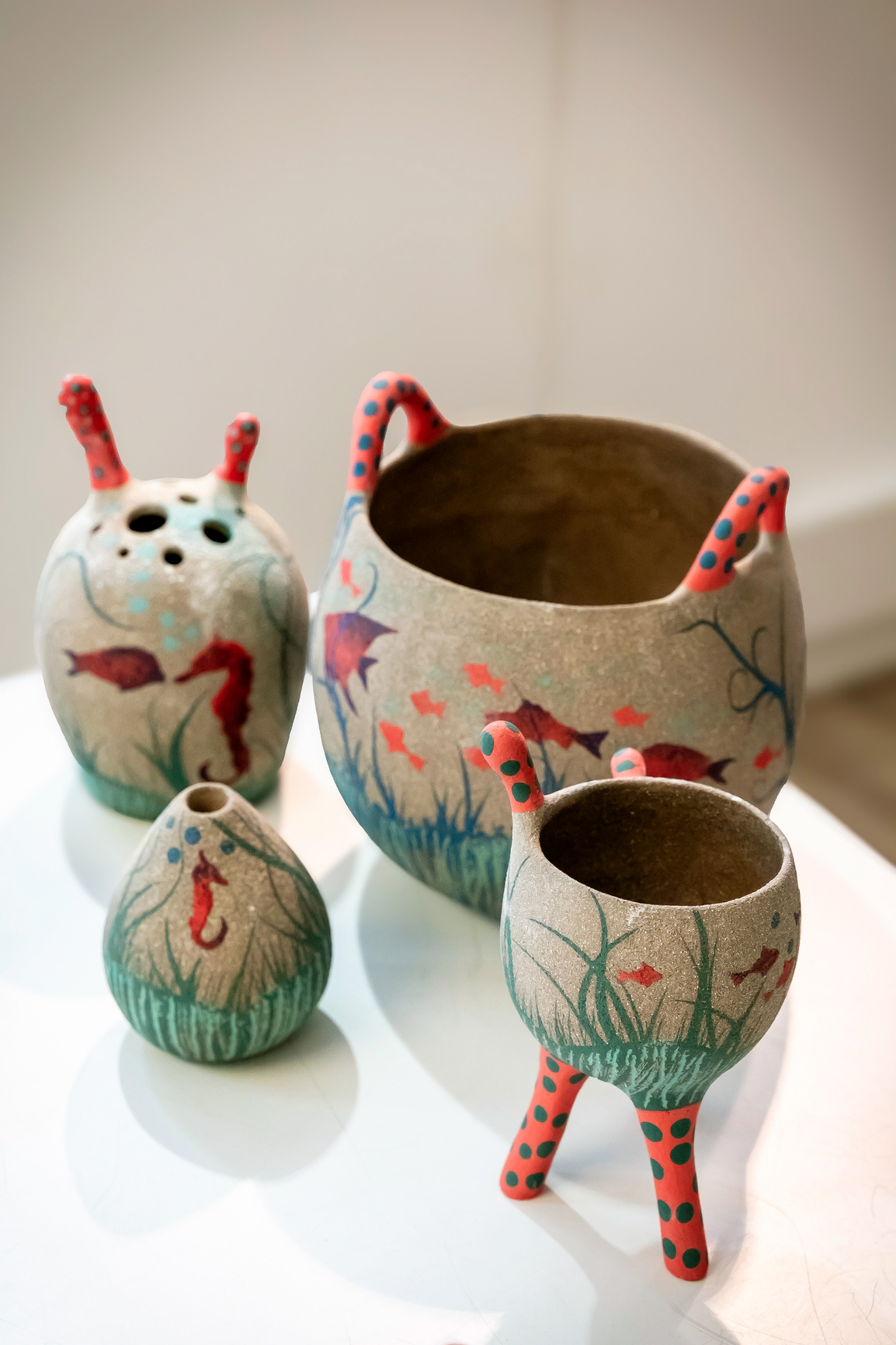 Cache-pot GM marin en grès 190€ - Pic Fleur 90€ - Tripode 90€ - Soliflore 48€