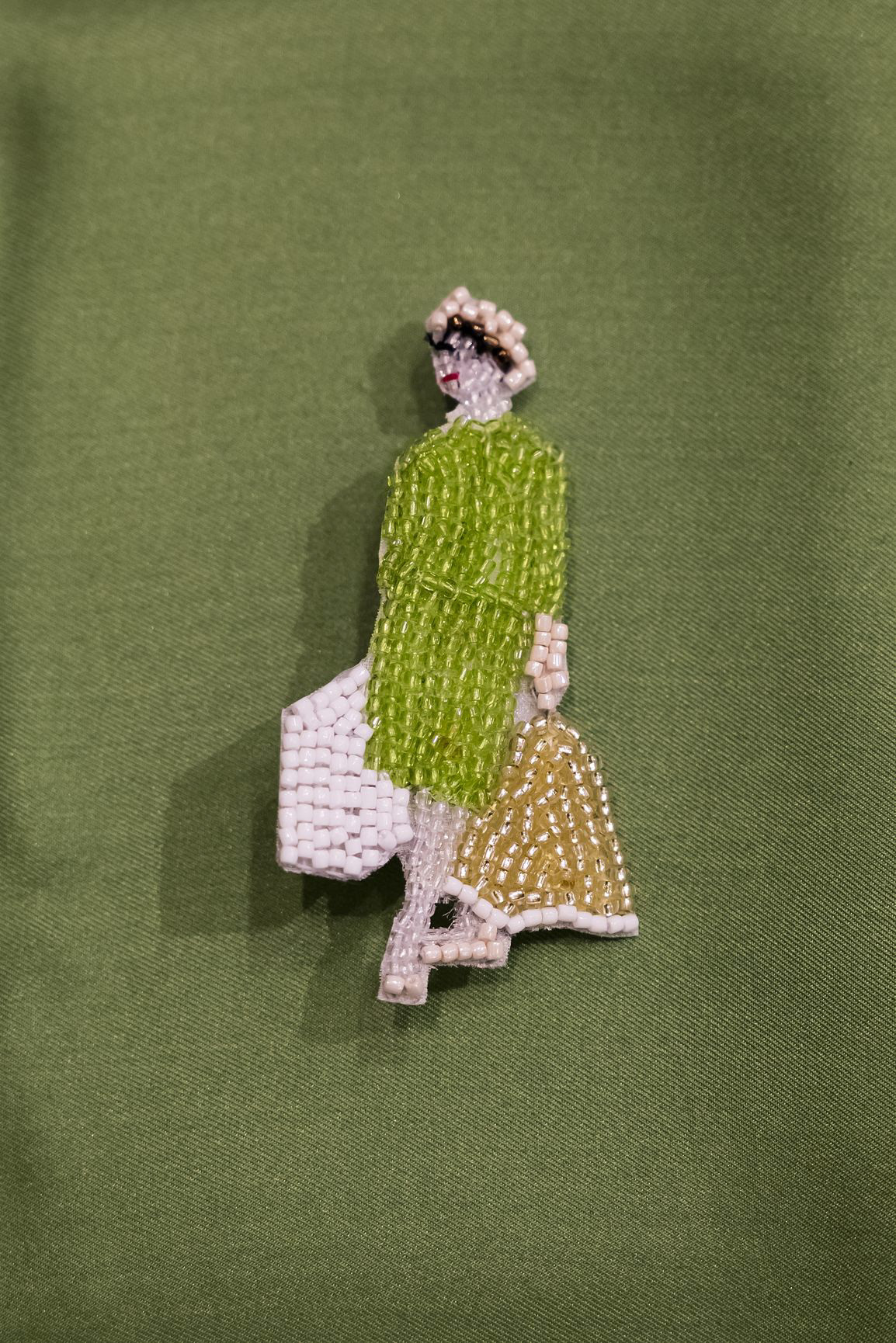 Broche Audrey Voyage en perles brodées - 144€