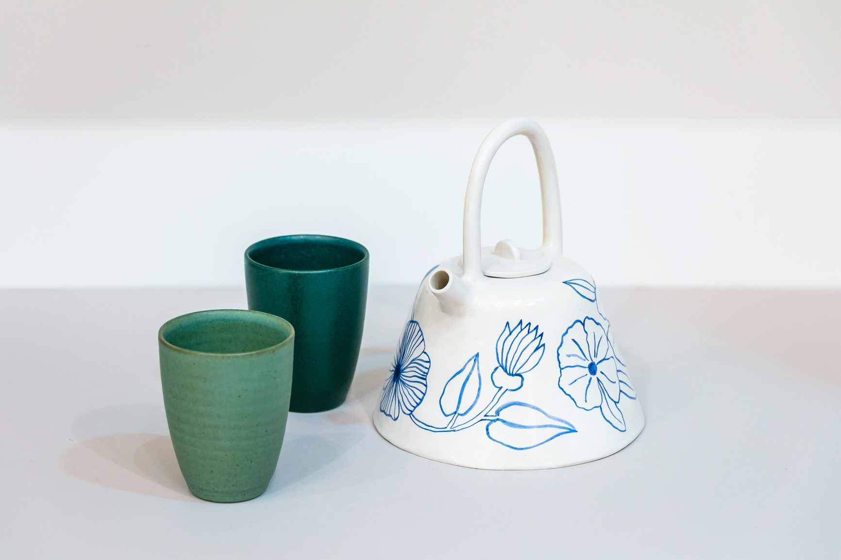 Gobelet en grès - 16€ - Théière illustrée en grès - 145€
