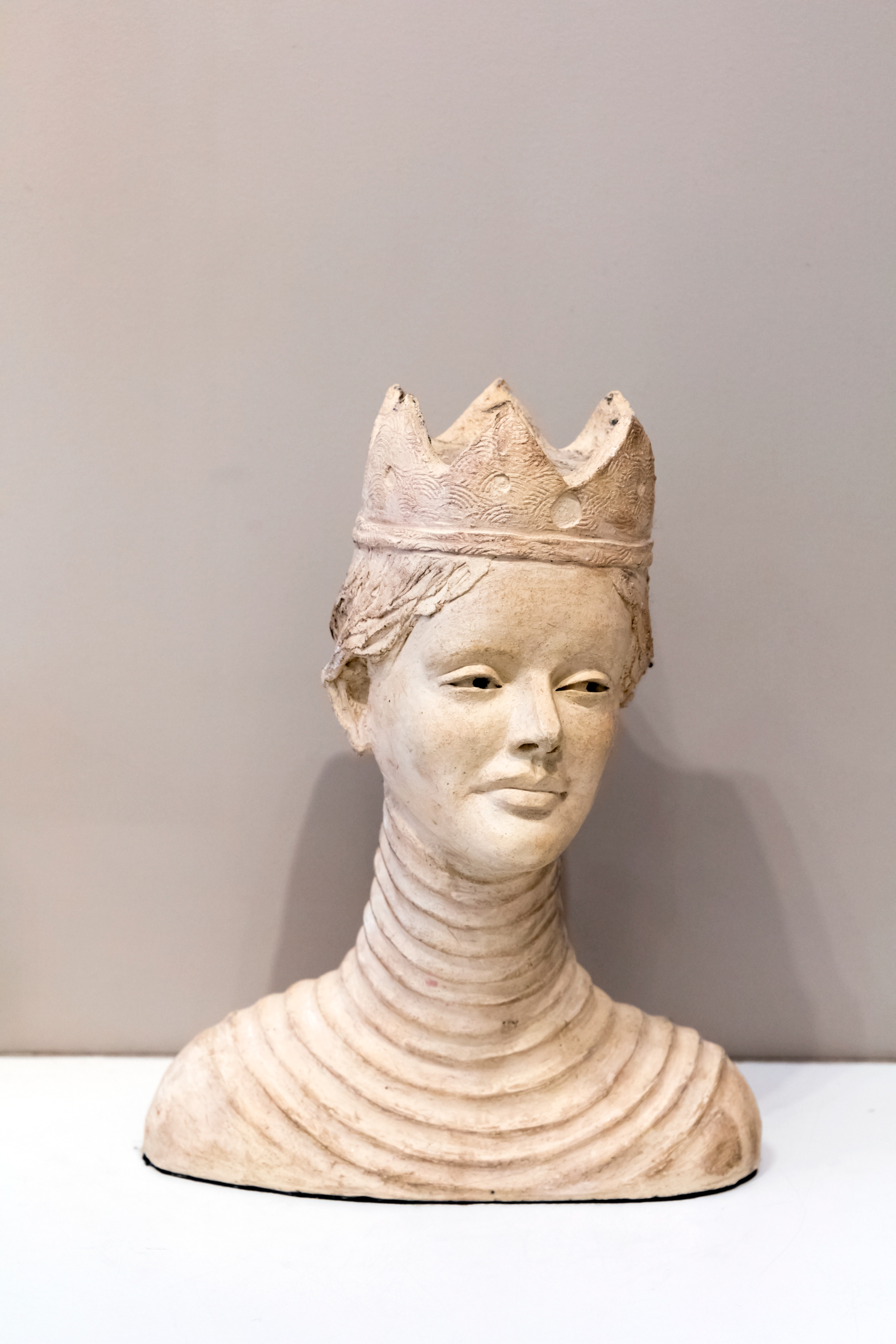 Buste reine Guillemette en céramique - 1600€