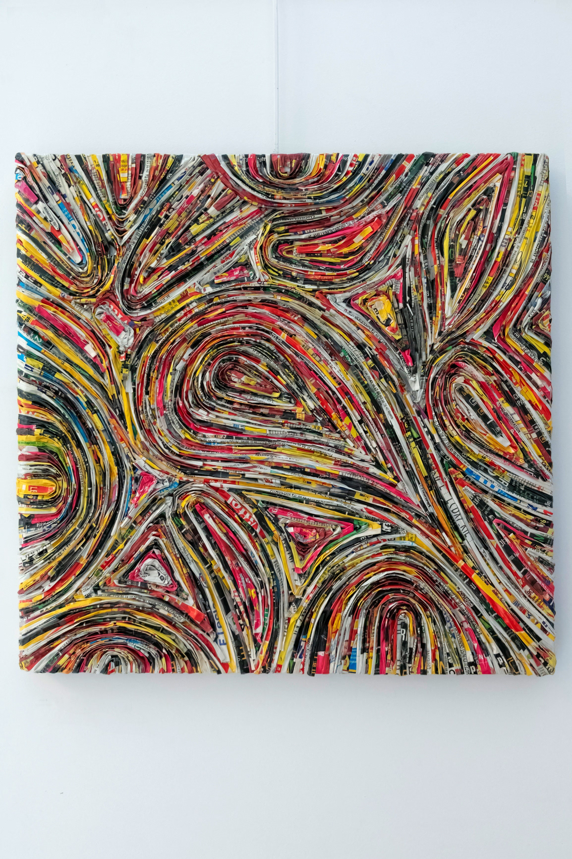Oeuvre murale, bas relief "Oscillations" en papiers recyclés sur support MDF - 1000€