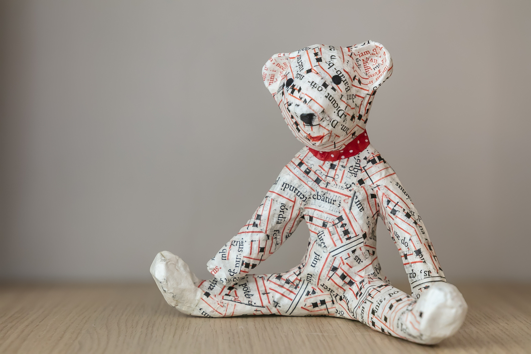 Sculpture "Ourson assis" en papier - 180€