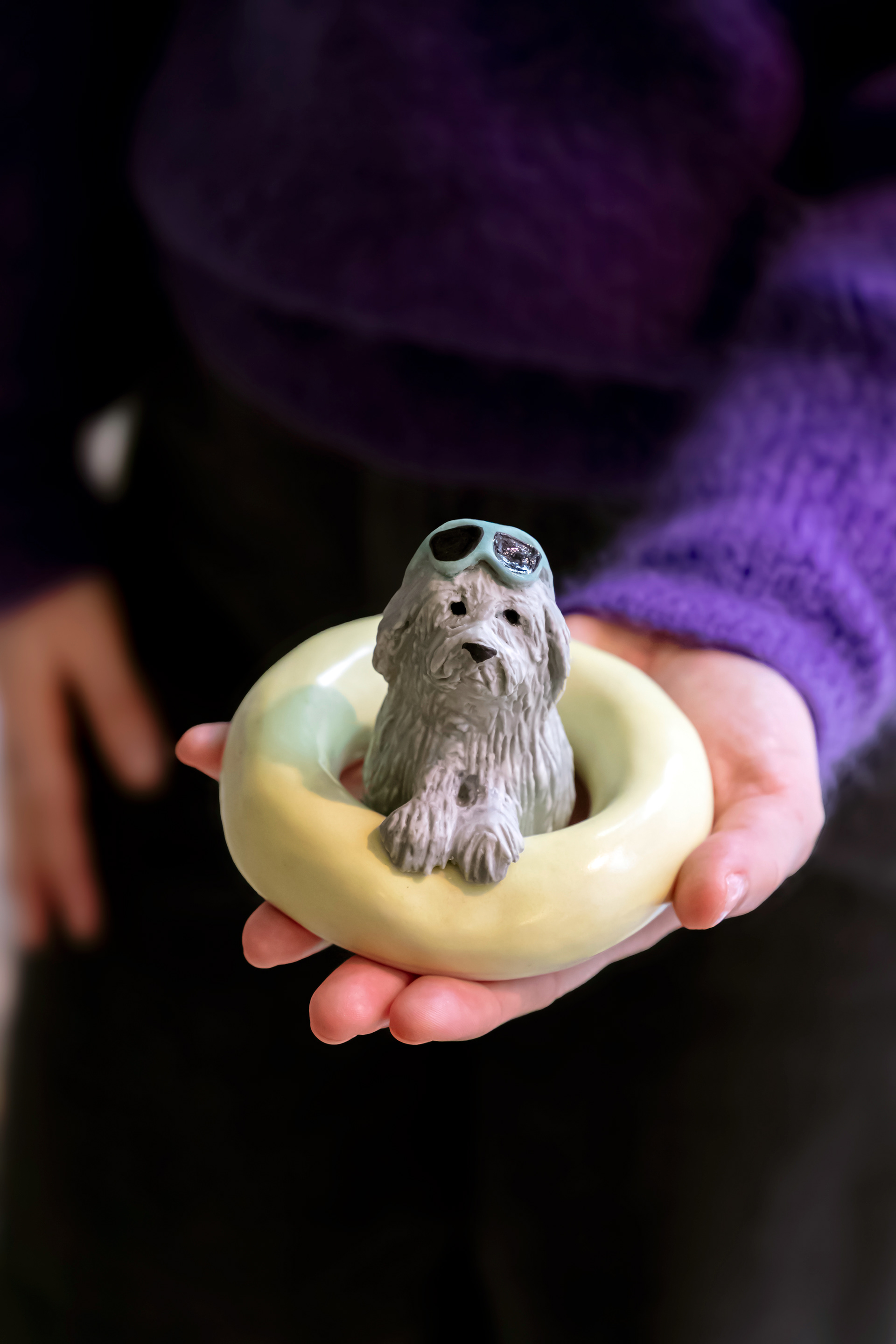 Sculpture "Chien & Bouée" en porcelaine - 290€