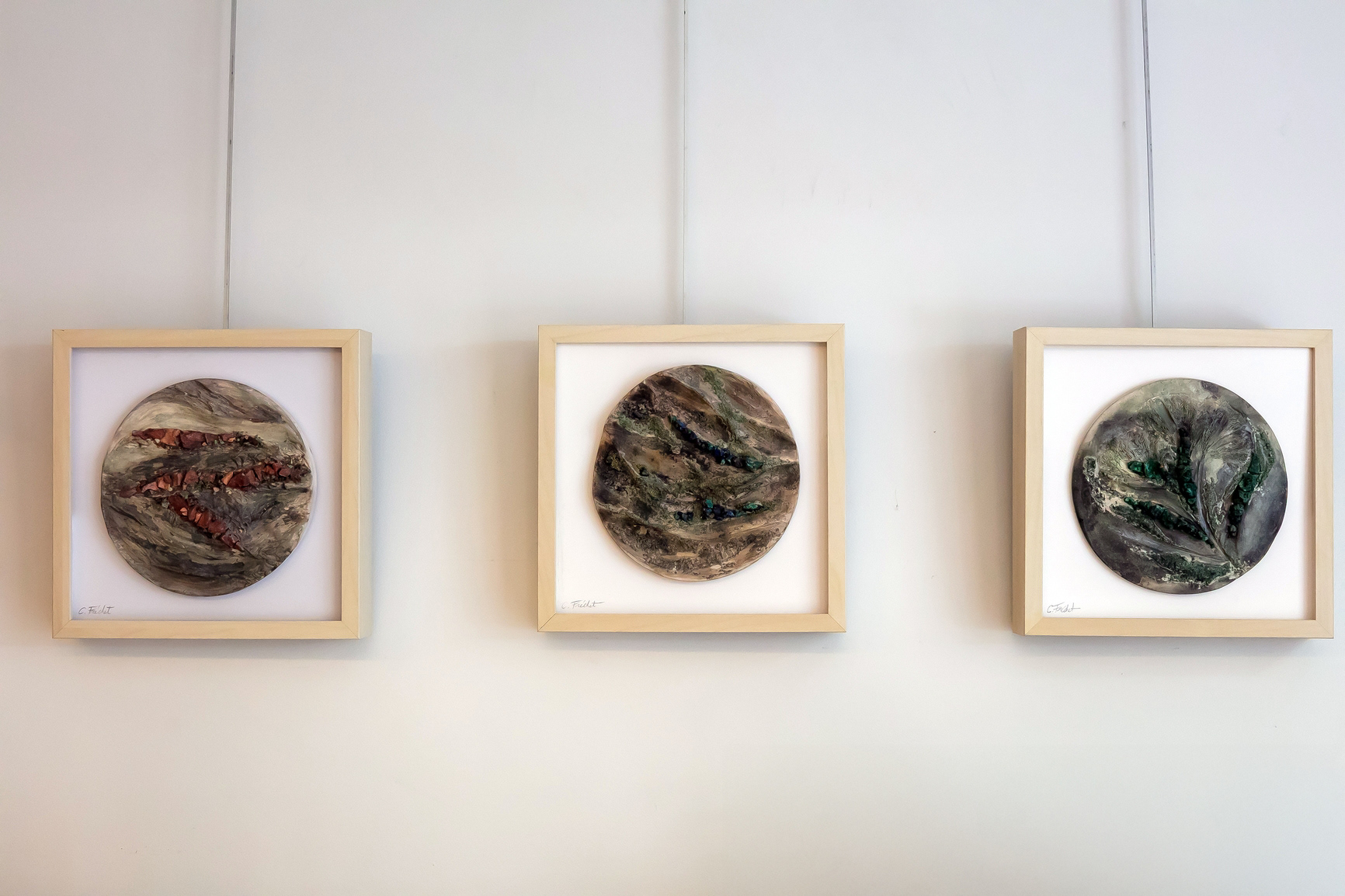 Tableau "Rêverie minérale" en céramique et pierres naturelles - 270€