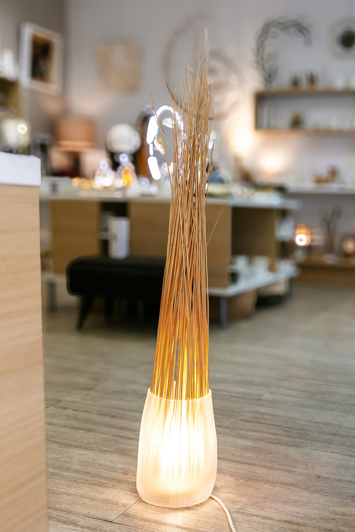 Lampe "Deep Forest" en verre et osier - à partir de 1200€