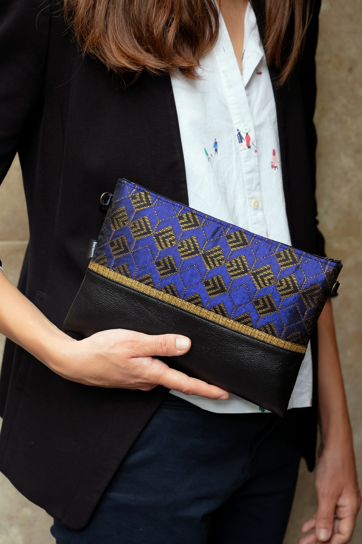 Pochette en textile et cuir - 85€