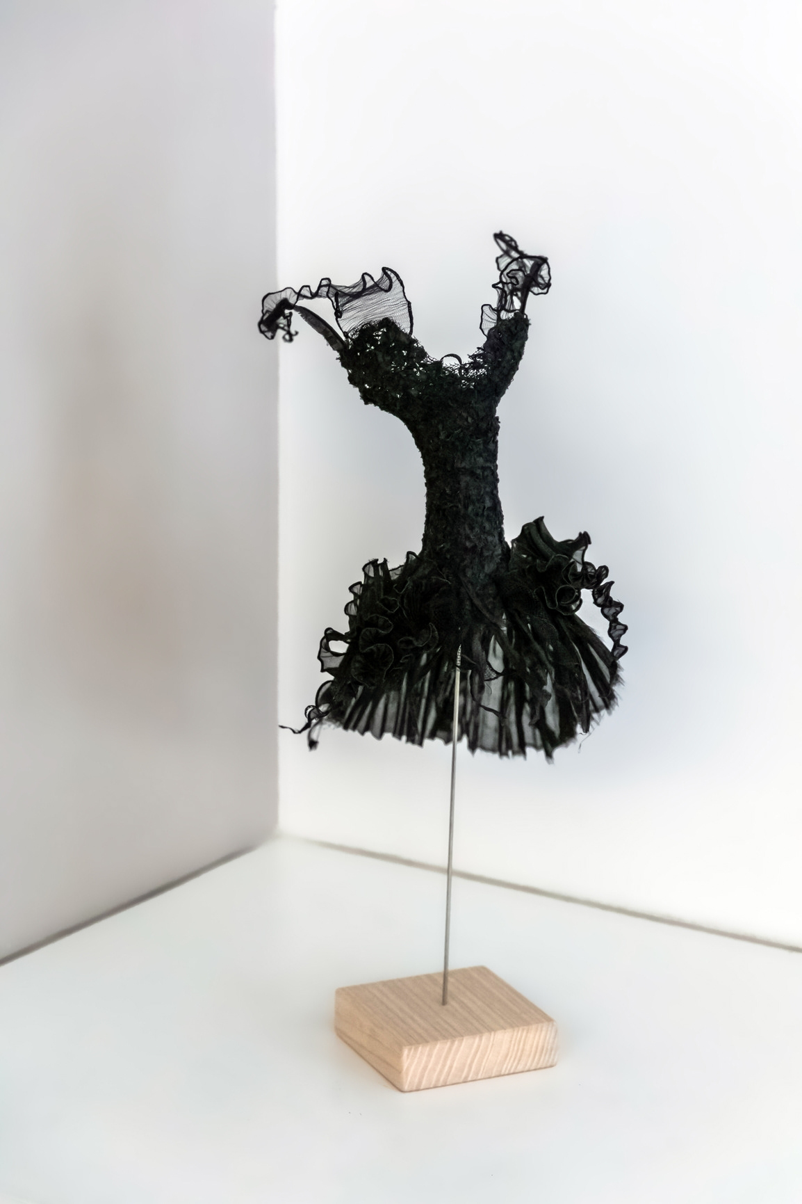 Sculpture "L'Envol en noir" en textile - 250€