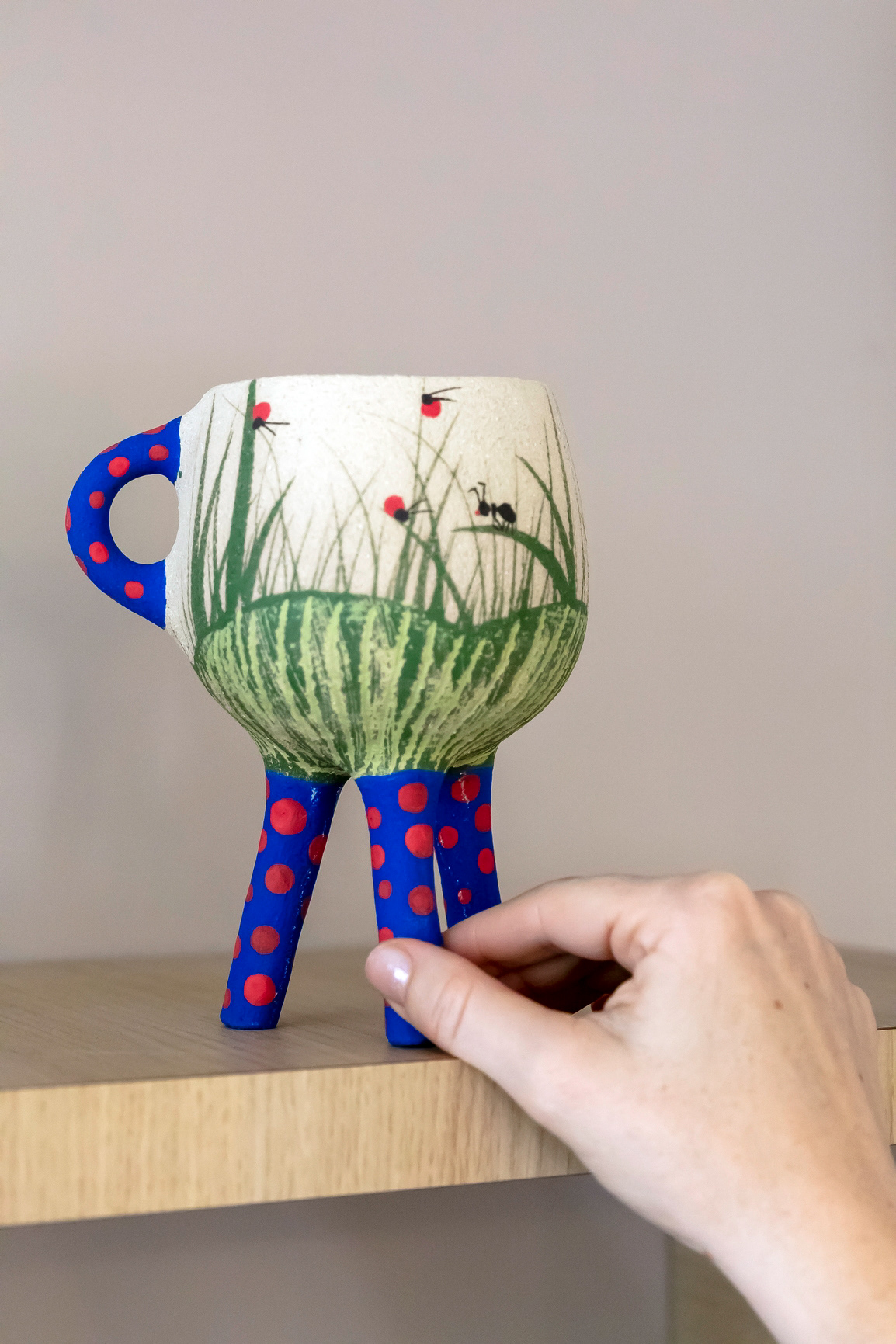 Cache-pot tripode champêtre en grès - 95 €