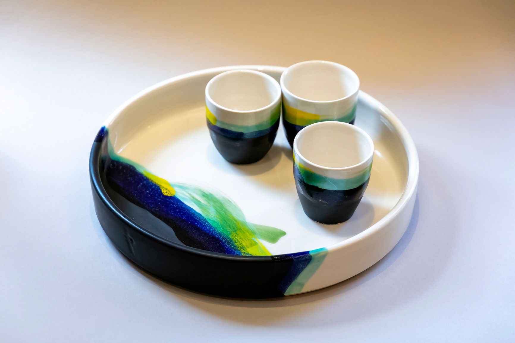 Grand Plateau "Nuit" en faïence 120€ - Tasse expresso 15€