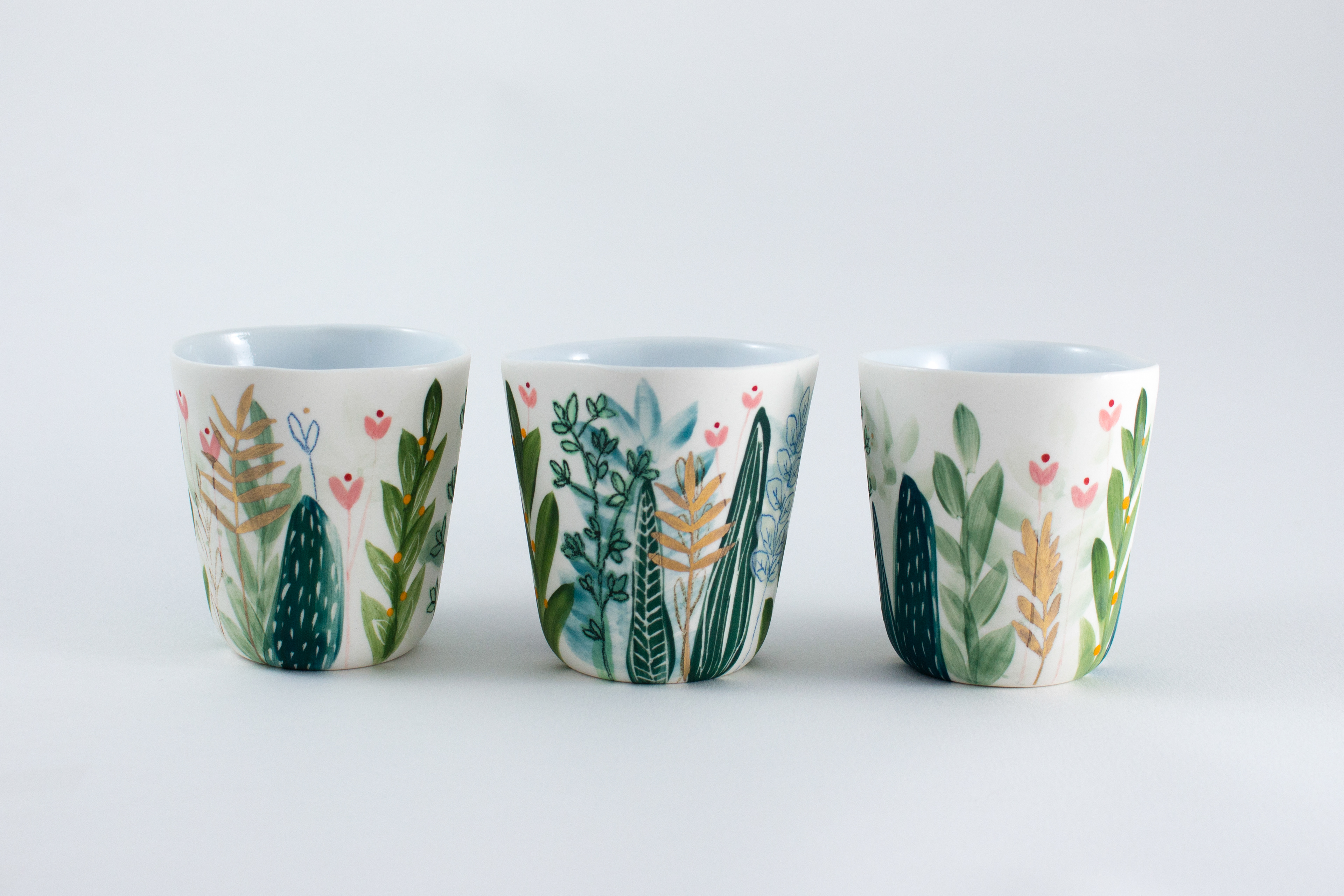 Mini gobelet en porcelaine peinte - 45€