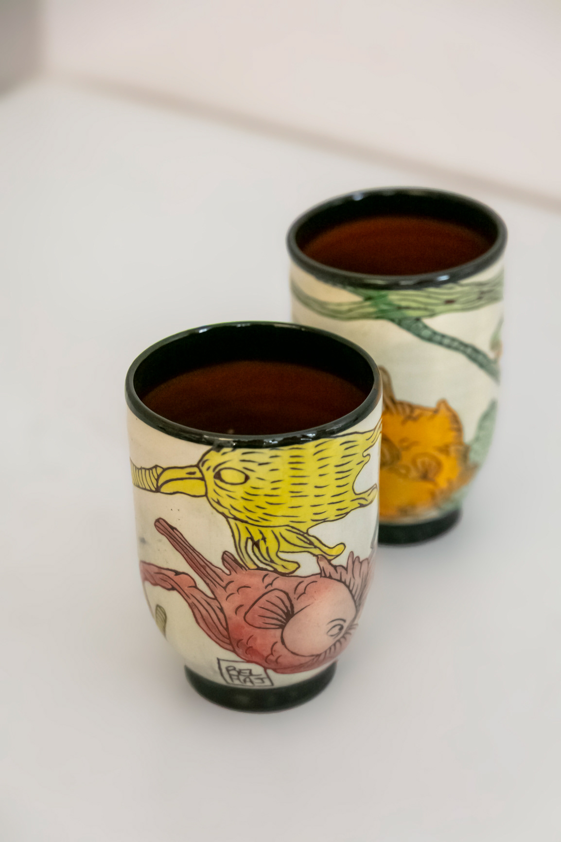 Gobelet "Pareidolie" en terre vernissée - 32€