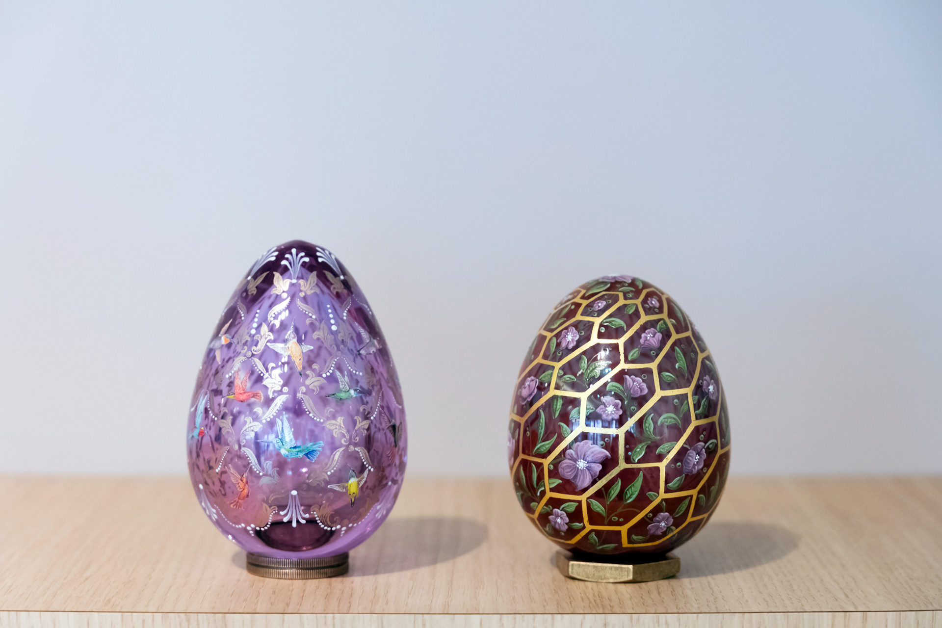 Œuf en verre peint et doré - 1100€ et 1200€