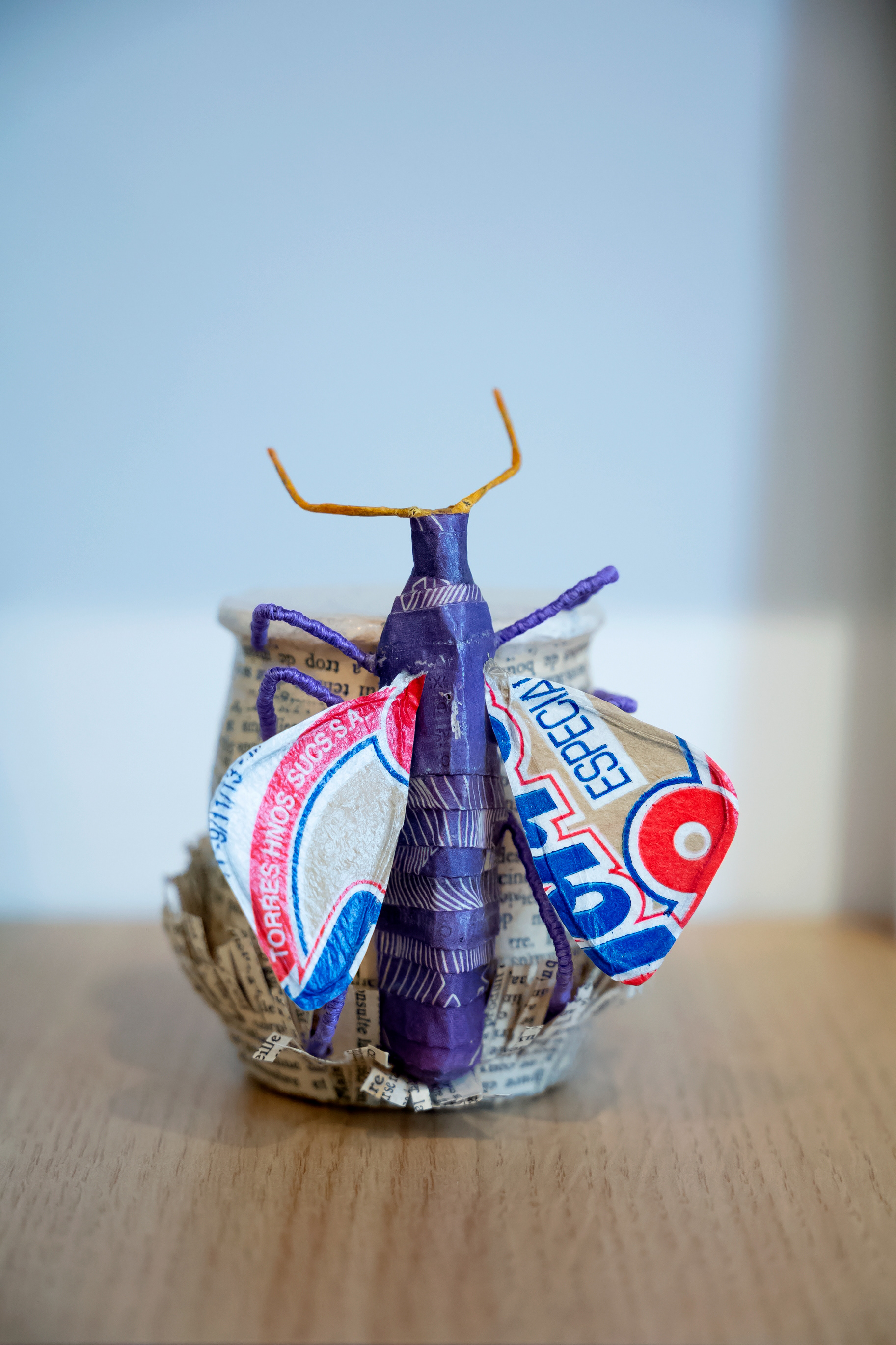 Insecte sur pot de yaourt - Papier mâché - 75€