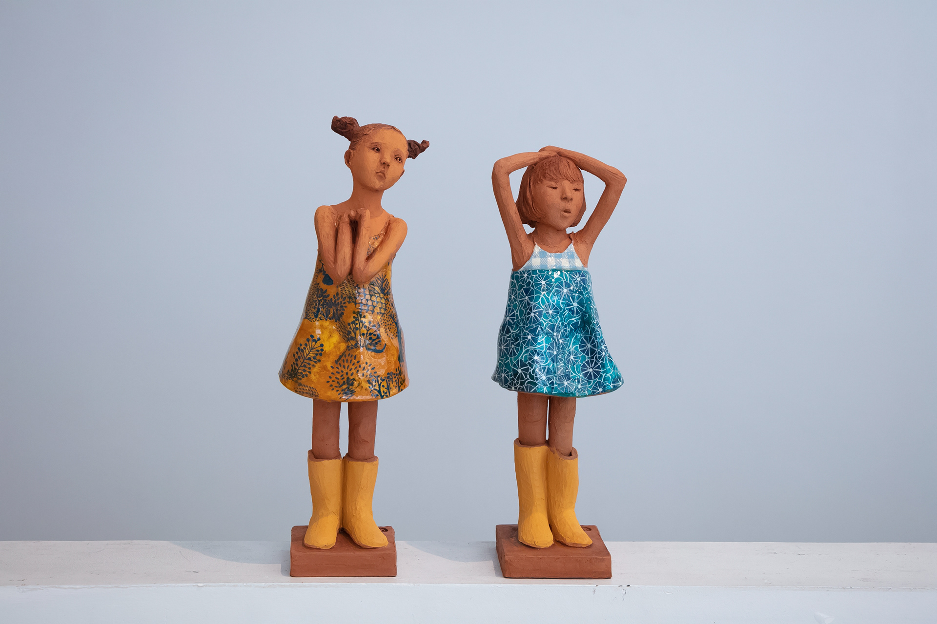 "Trop contente" sculpture en argile 500 € - "Je m'en fous" 500 €