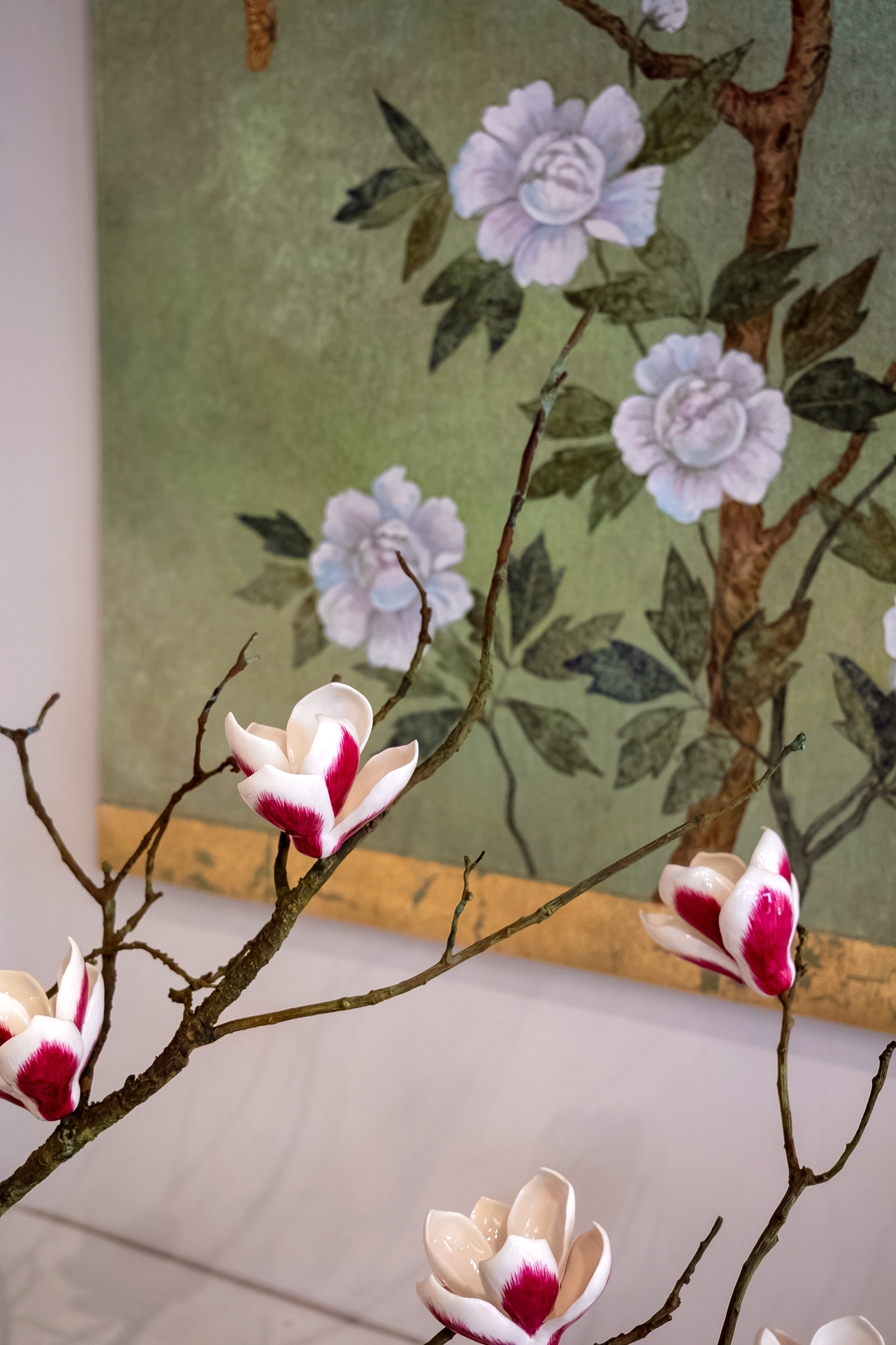 Grande branche de magnolia en porcelaine et bronze - 4200€