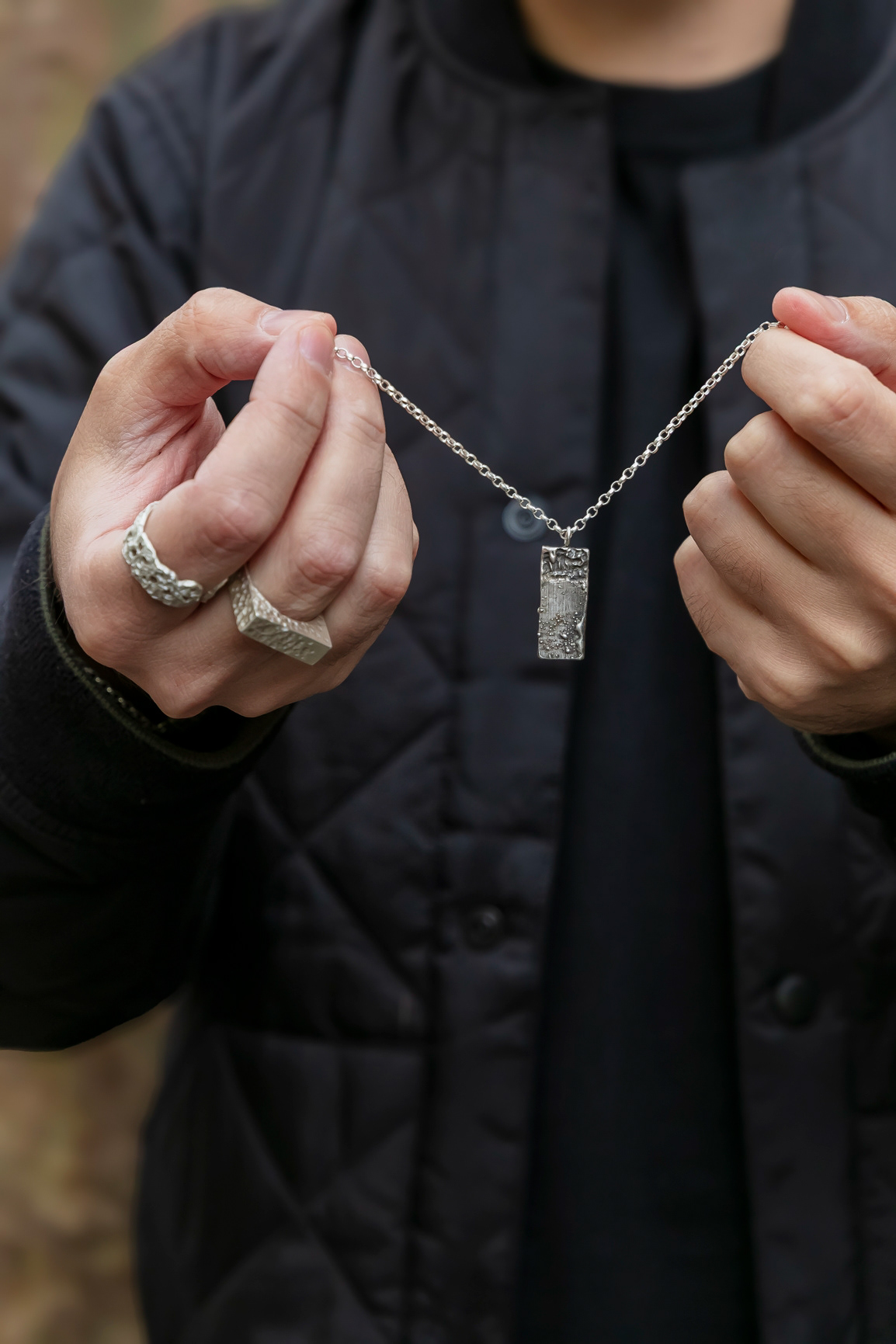 Collier en argent 150€ - Bague ajourée 130€  -  Bague carrée 145€