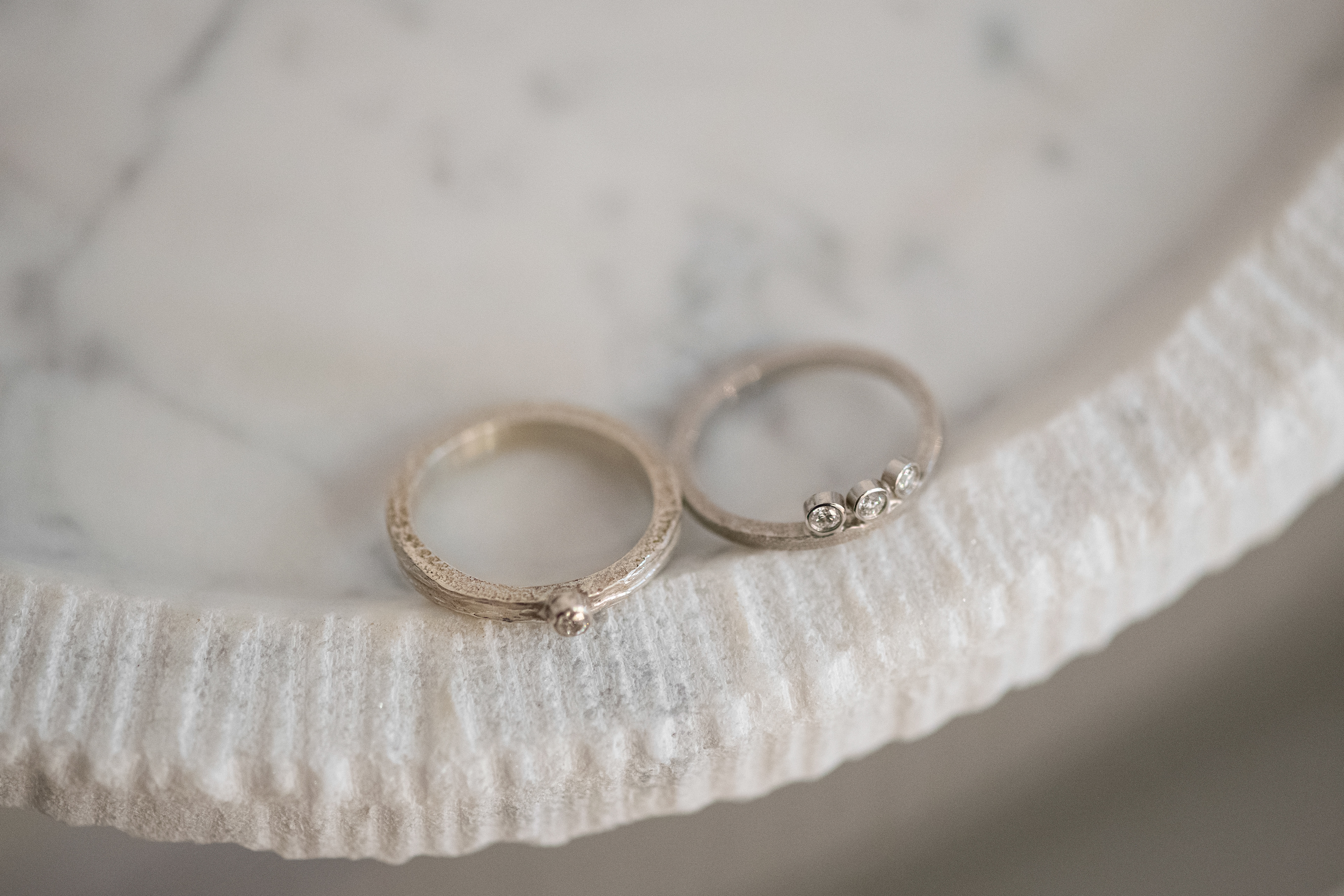 Bague argent et diamant 260€ -Bague or blanc et diamants - 1190€