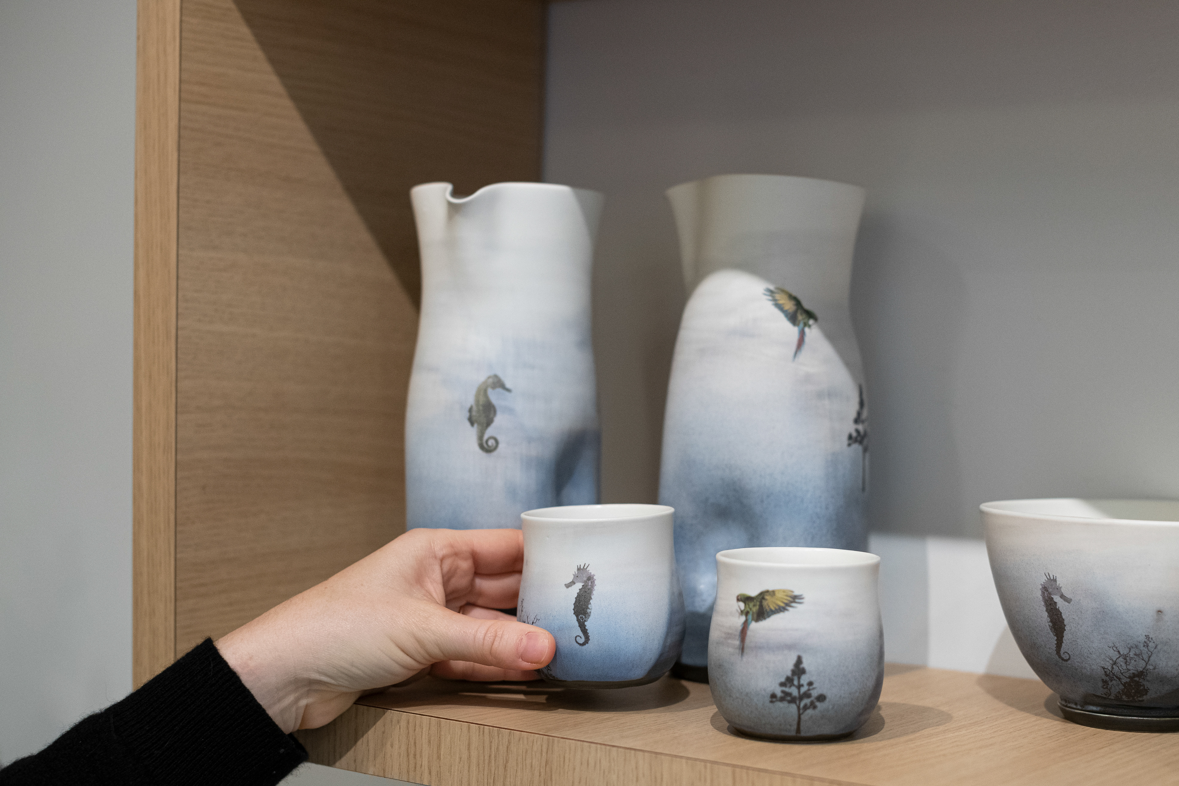 Pichet en porcelaine 75€ - Gobelet 34€ - Bol 40€