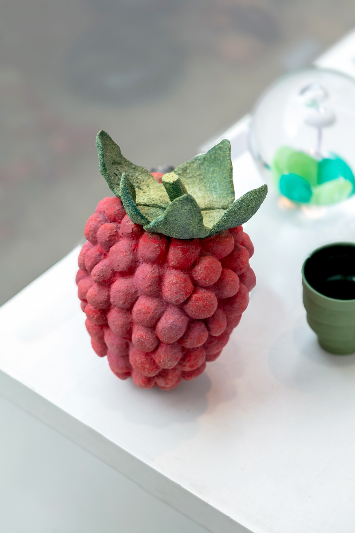Sculpture "Hippopotame Framboise" en grès - 300€