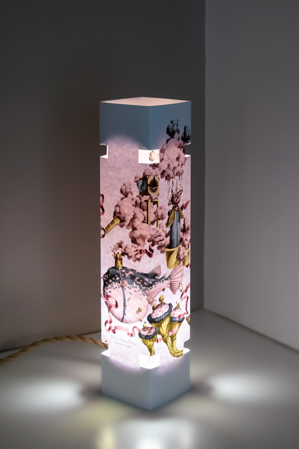 Lampe "CosmogÔne" en papier illustré - 79€