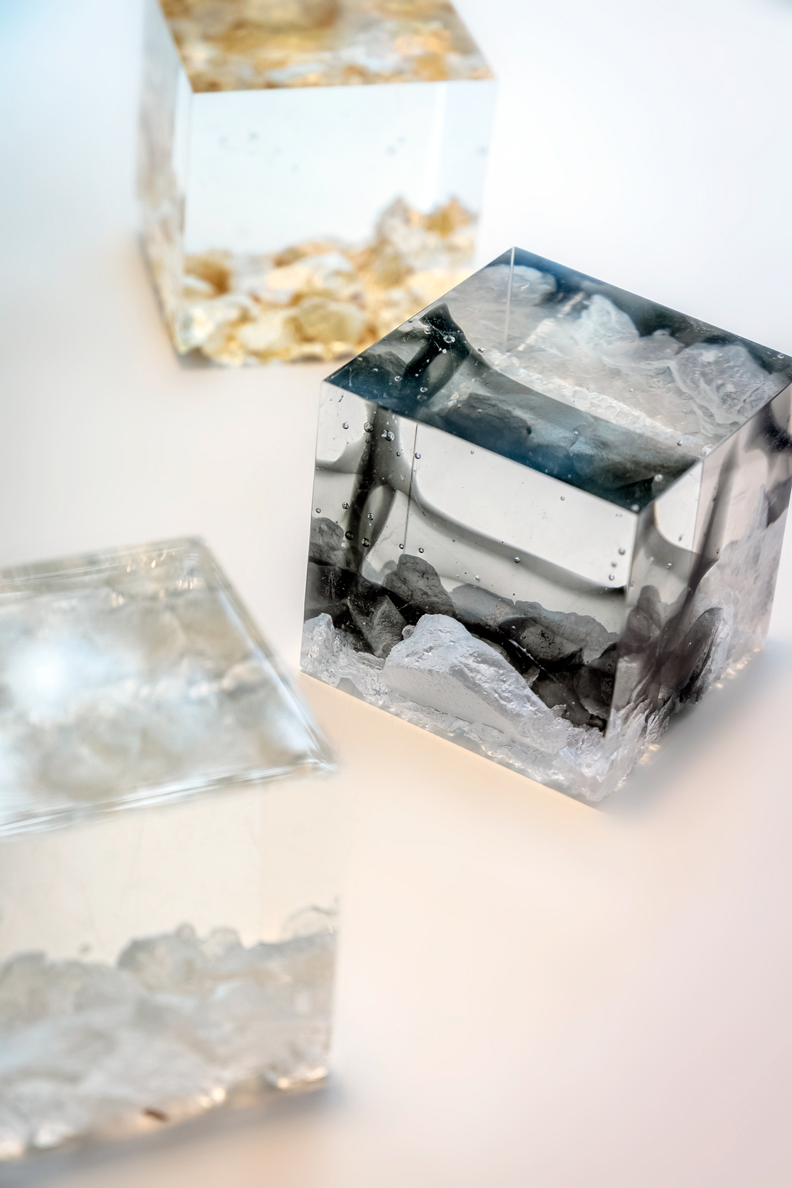 Cube en verre et or - 500€ - 700€