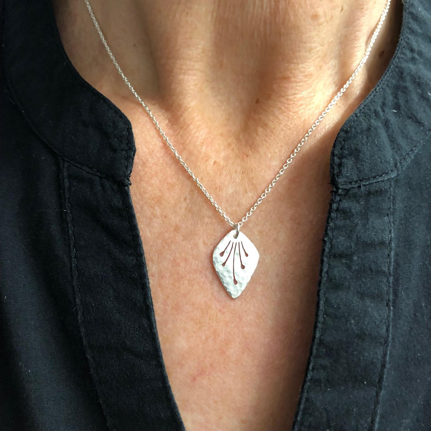 Pendentif "Feuille" en argent - 60 €