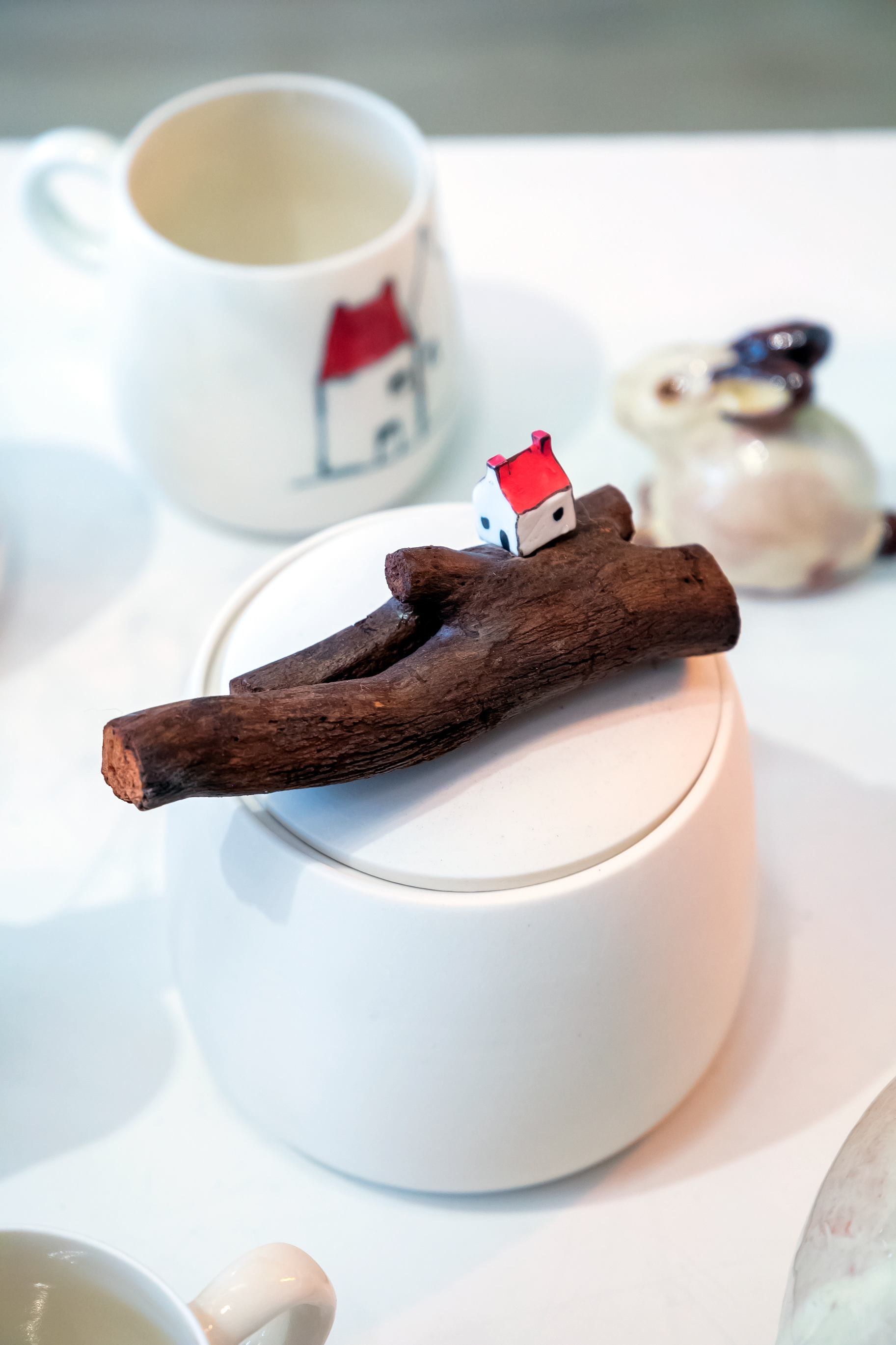 Boite en porcelaine et bois - 60€
