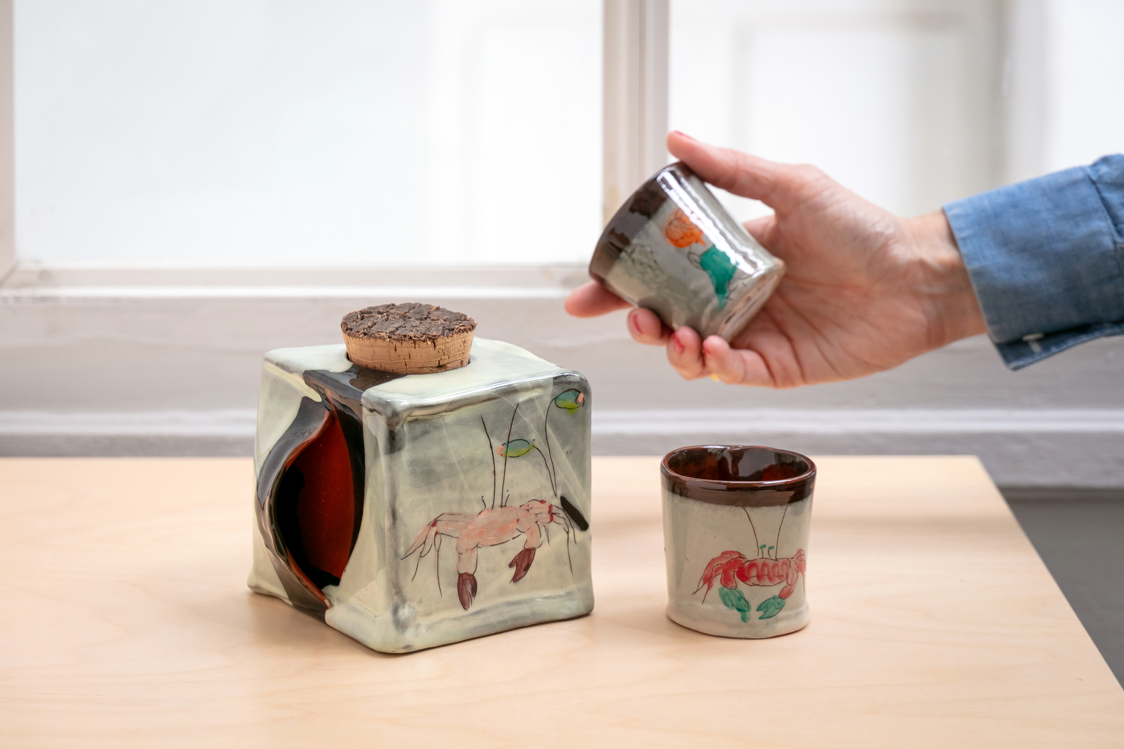Théière en faïence brune 70€ - Tasse MM 24€