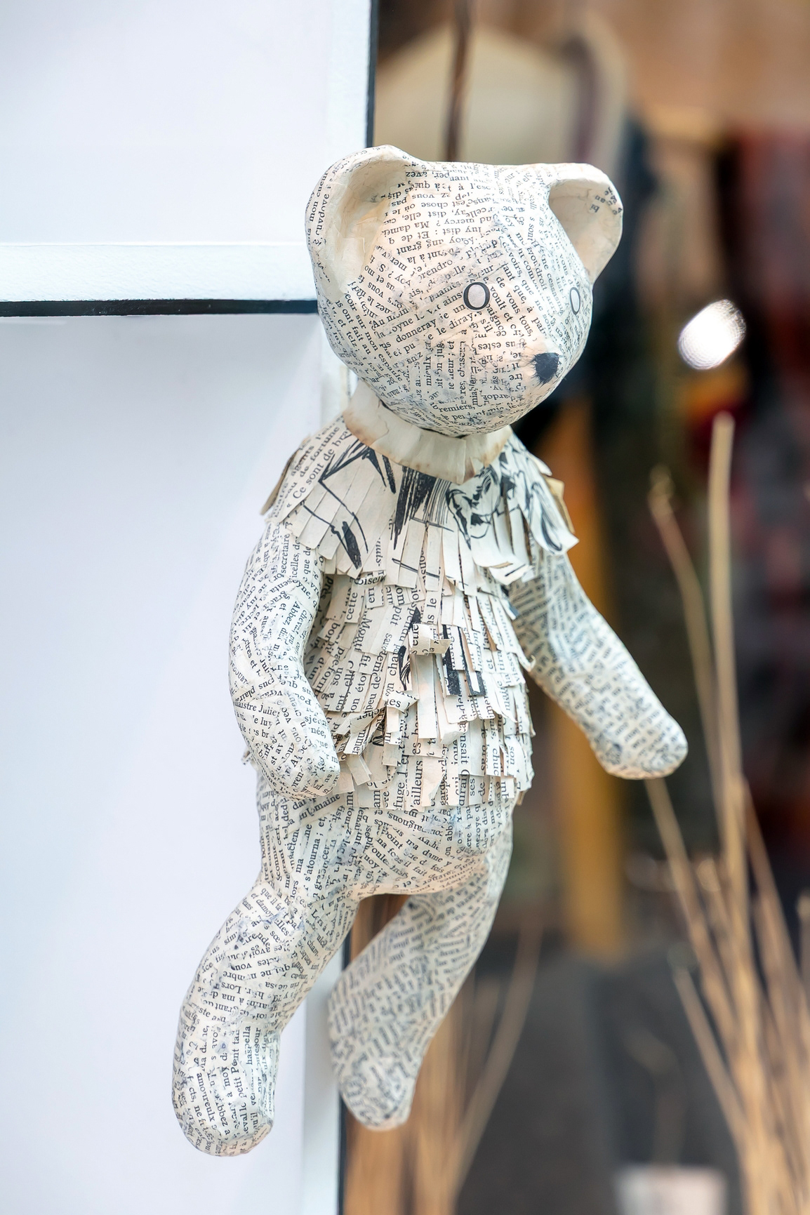 Sculpture "Ourson poilu & debout" en papier - 250€