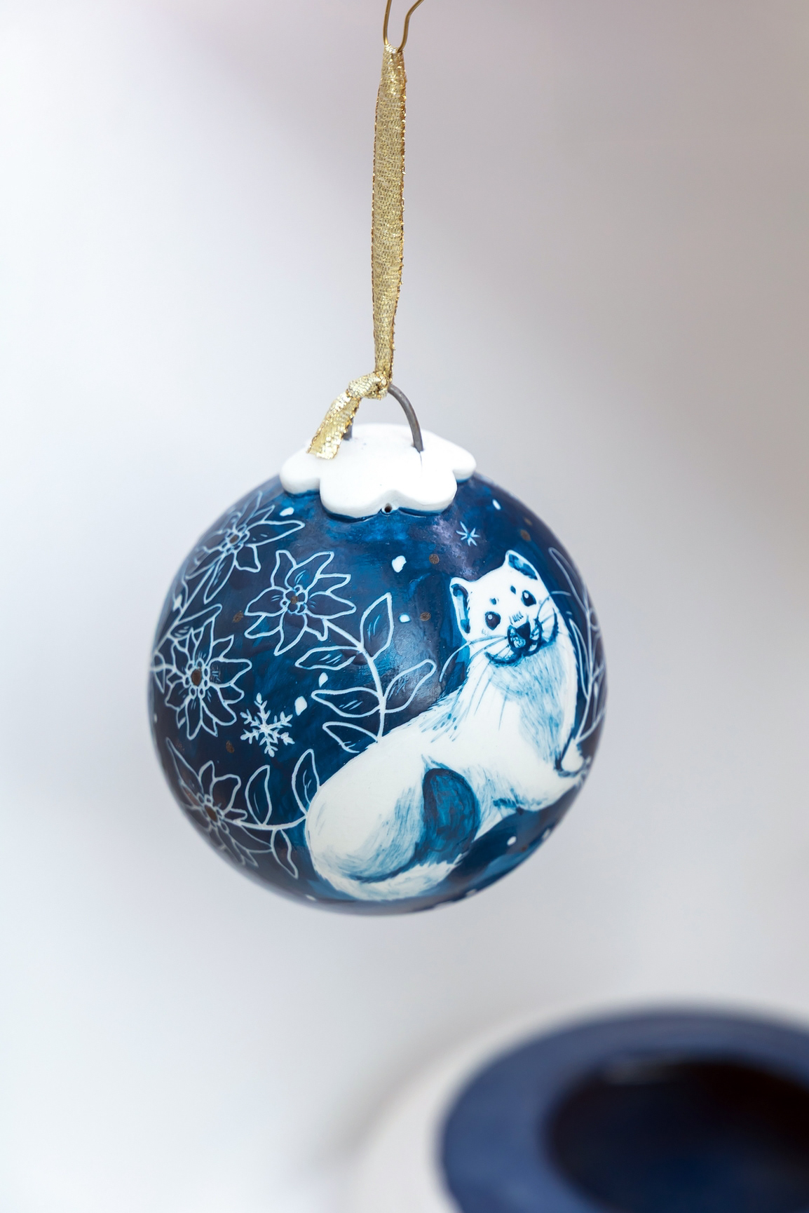 Boule de Noël en porcelaine - 49€