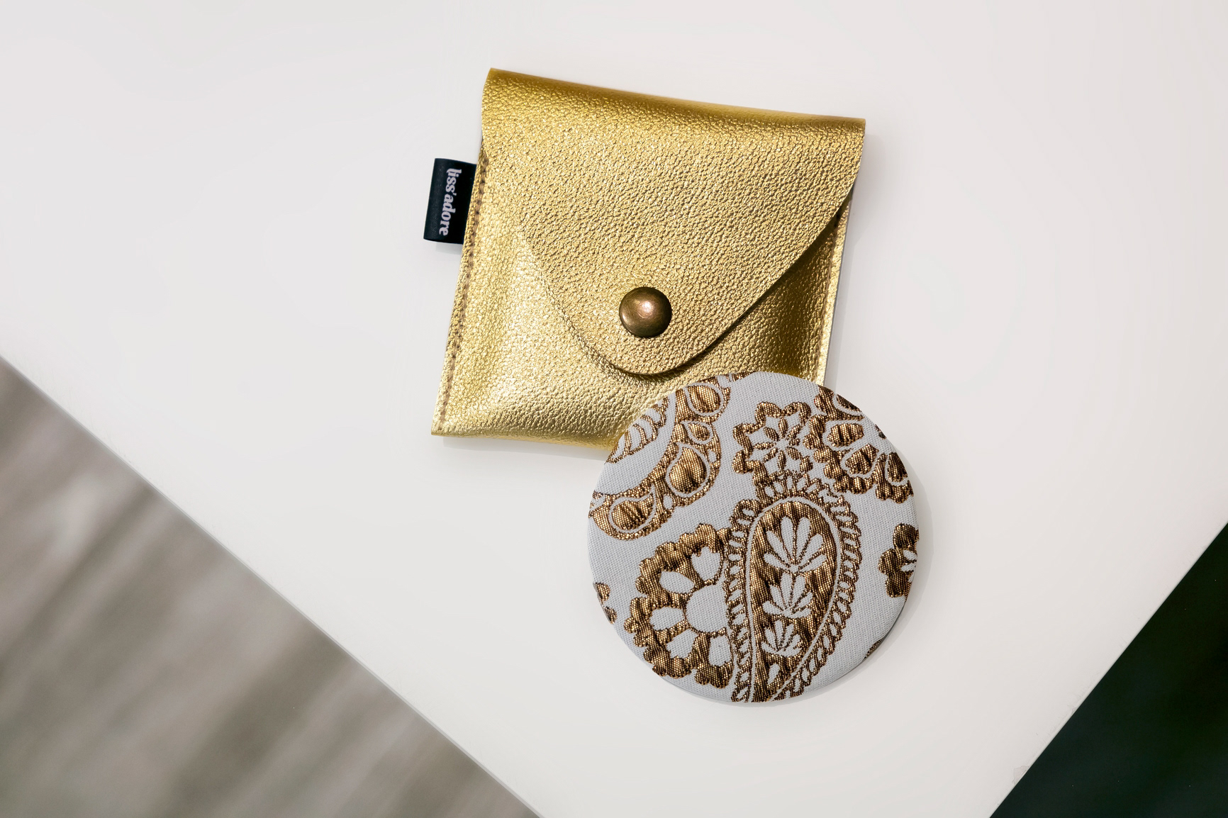 Miroir de poche et son étui - 38€
