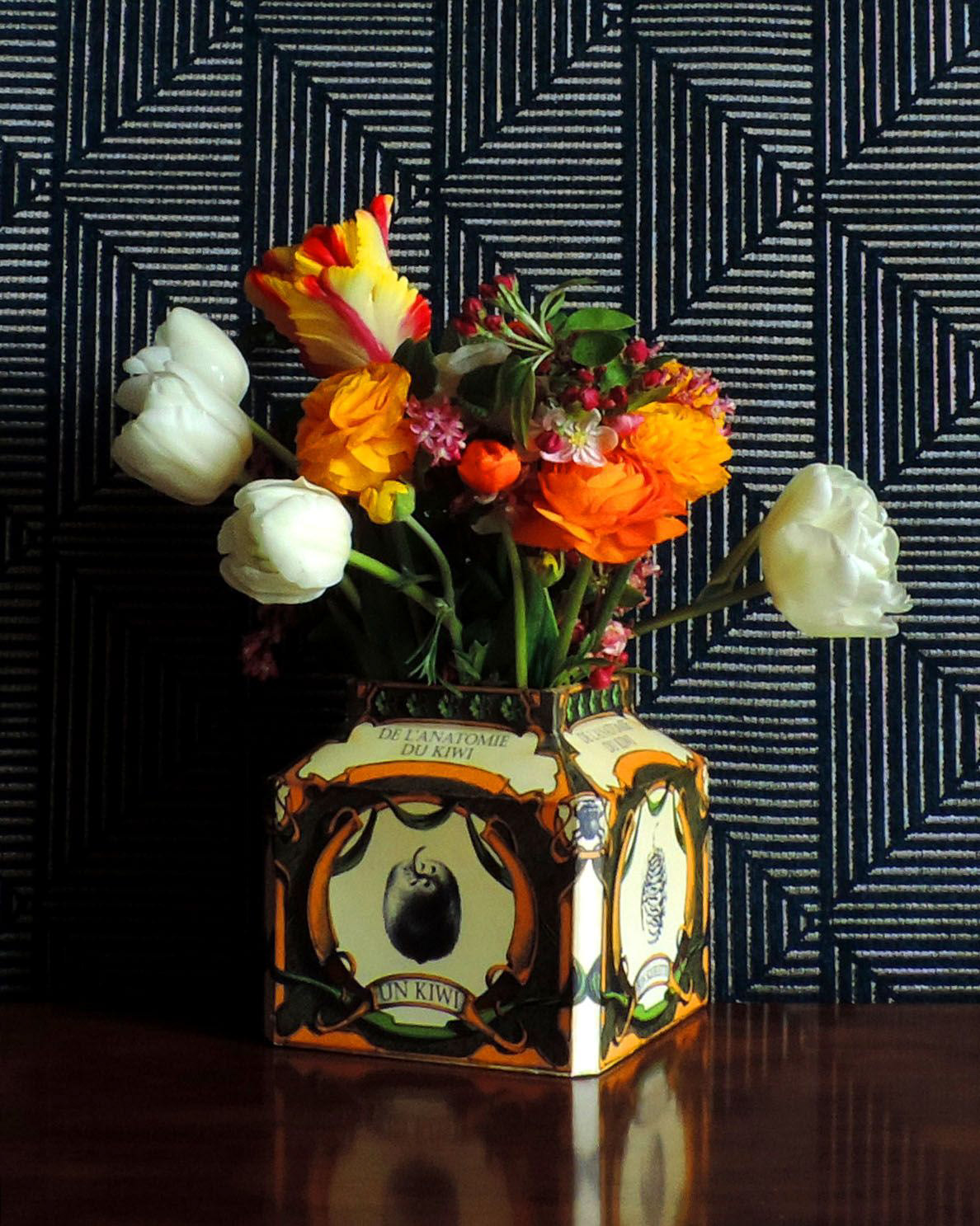 Vase / Boîte "Kiwi" en papier ciré - 89 €