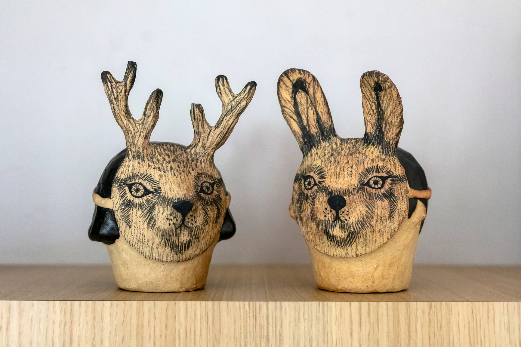 Petit esprit avec masque en grès - 230€